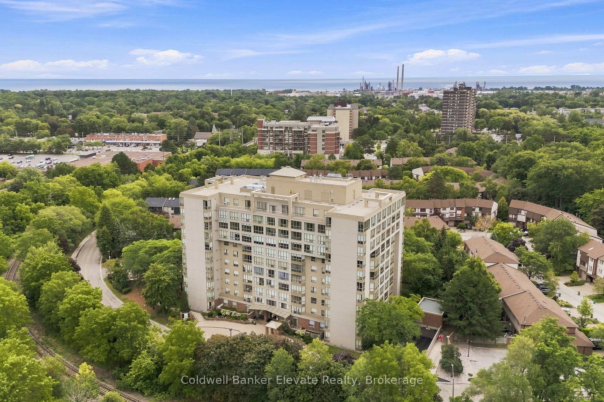 Photo 3 of Unit 312, 1110 Walden Circle, Mississauga, Clarkson — HOMEH