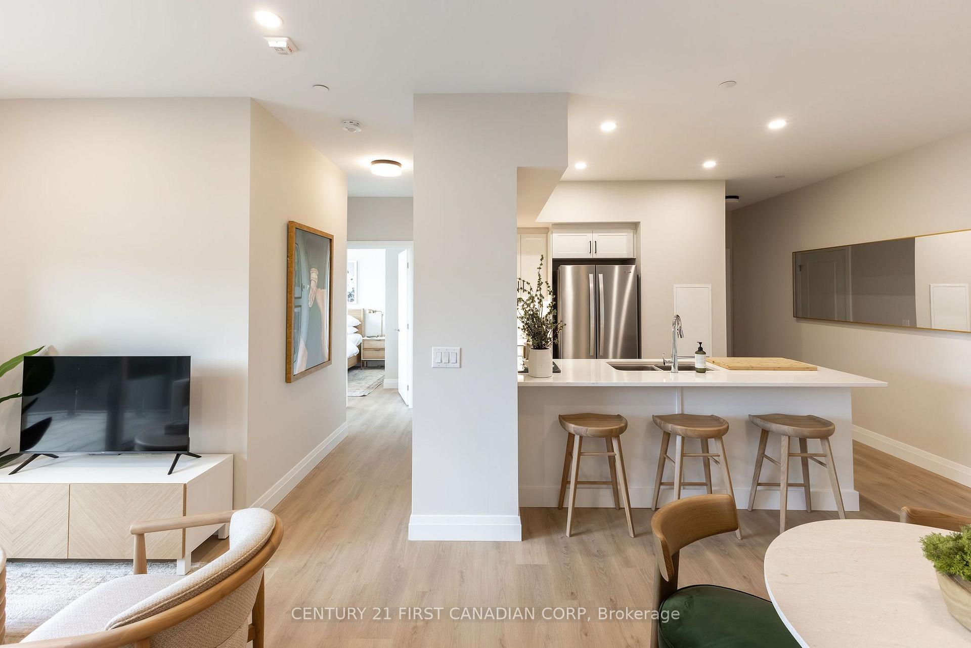 Photo 3 of Unit 419, 230 North Centre Road, London, North B — HOMEH