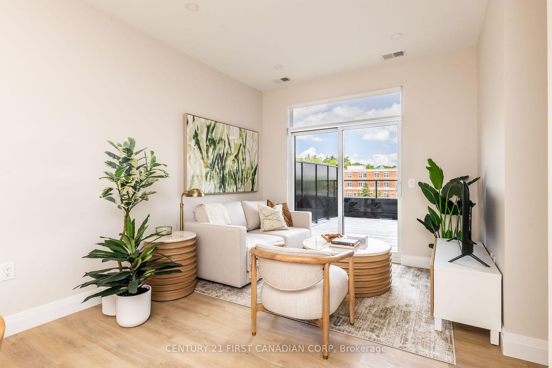 Photo 4 of Unit 419, 230 North Centre Road, London, North B — HOMEH