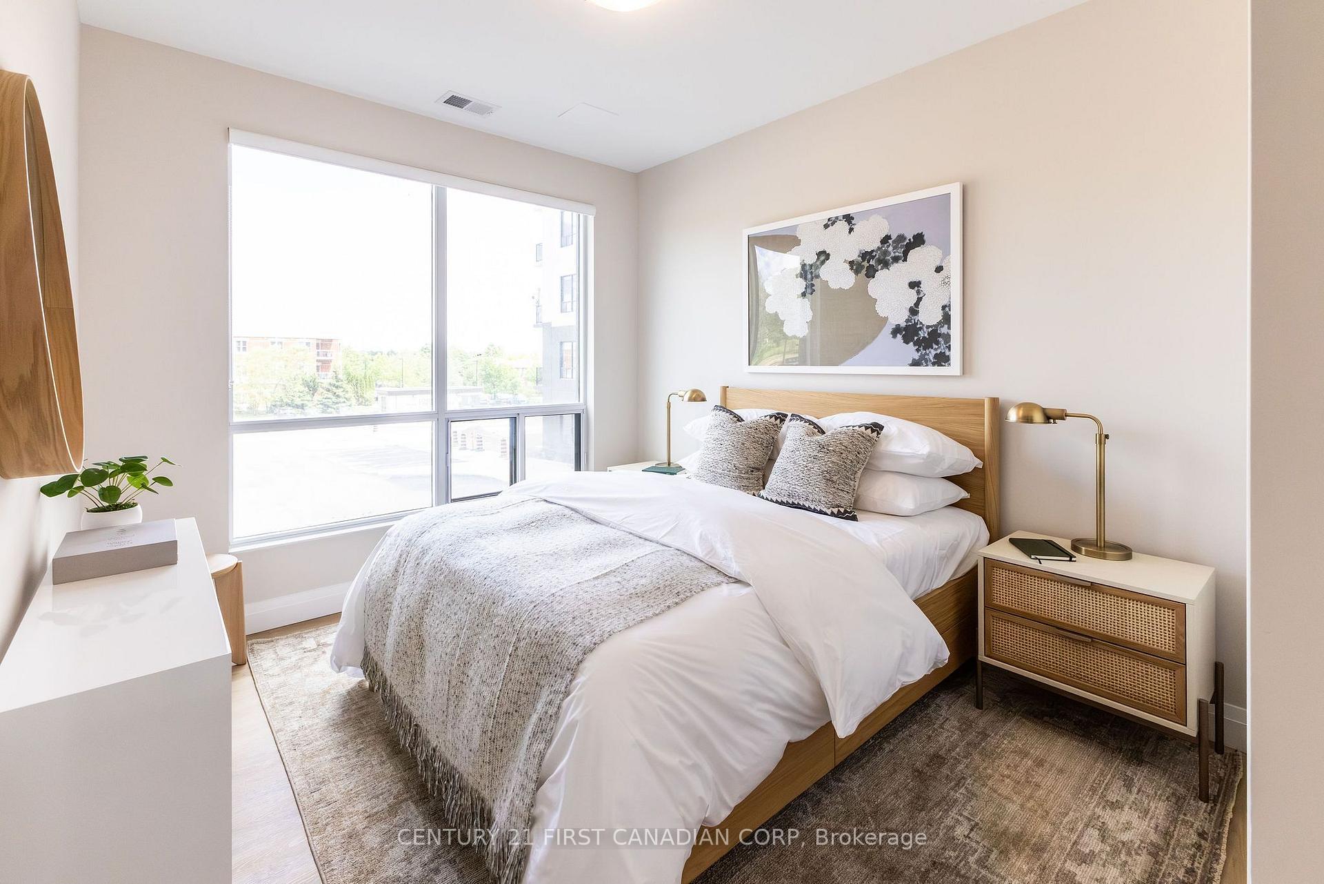 Photo 5 of Unit 419, 230 North Centre Road, London, North B — HOMEH