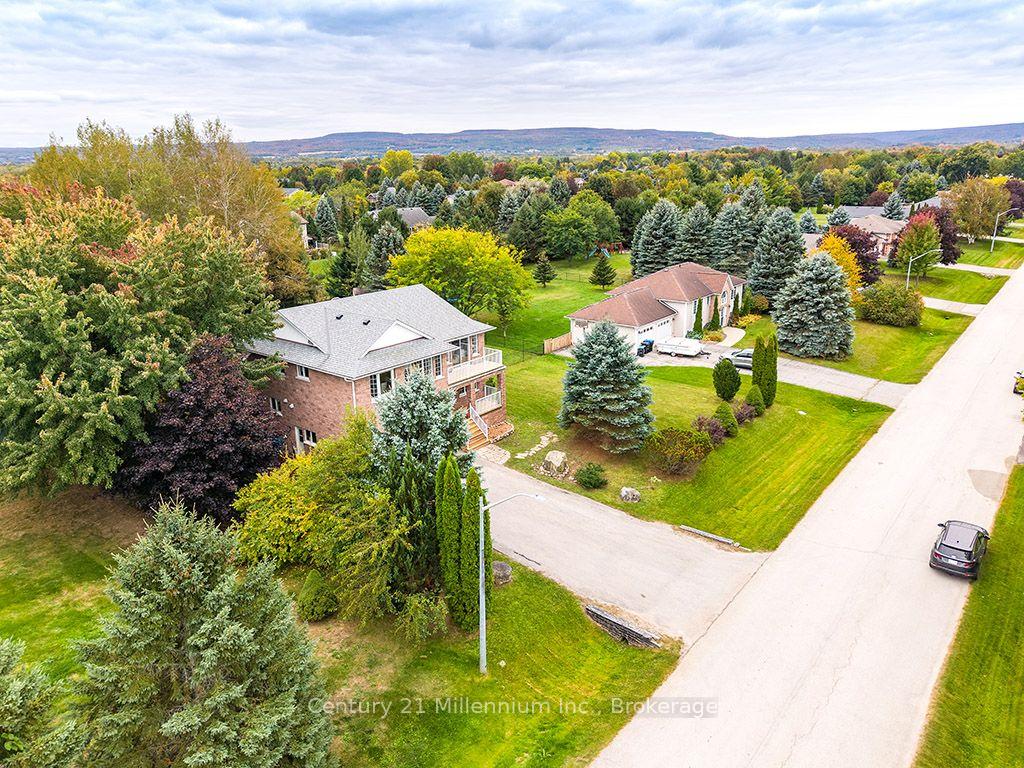 Photo 3 of 46 Donald Avenue, Clearview, Nottawa — HOMEH