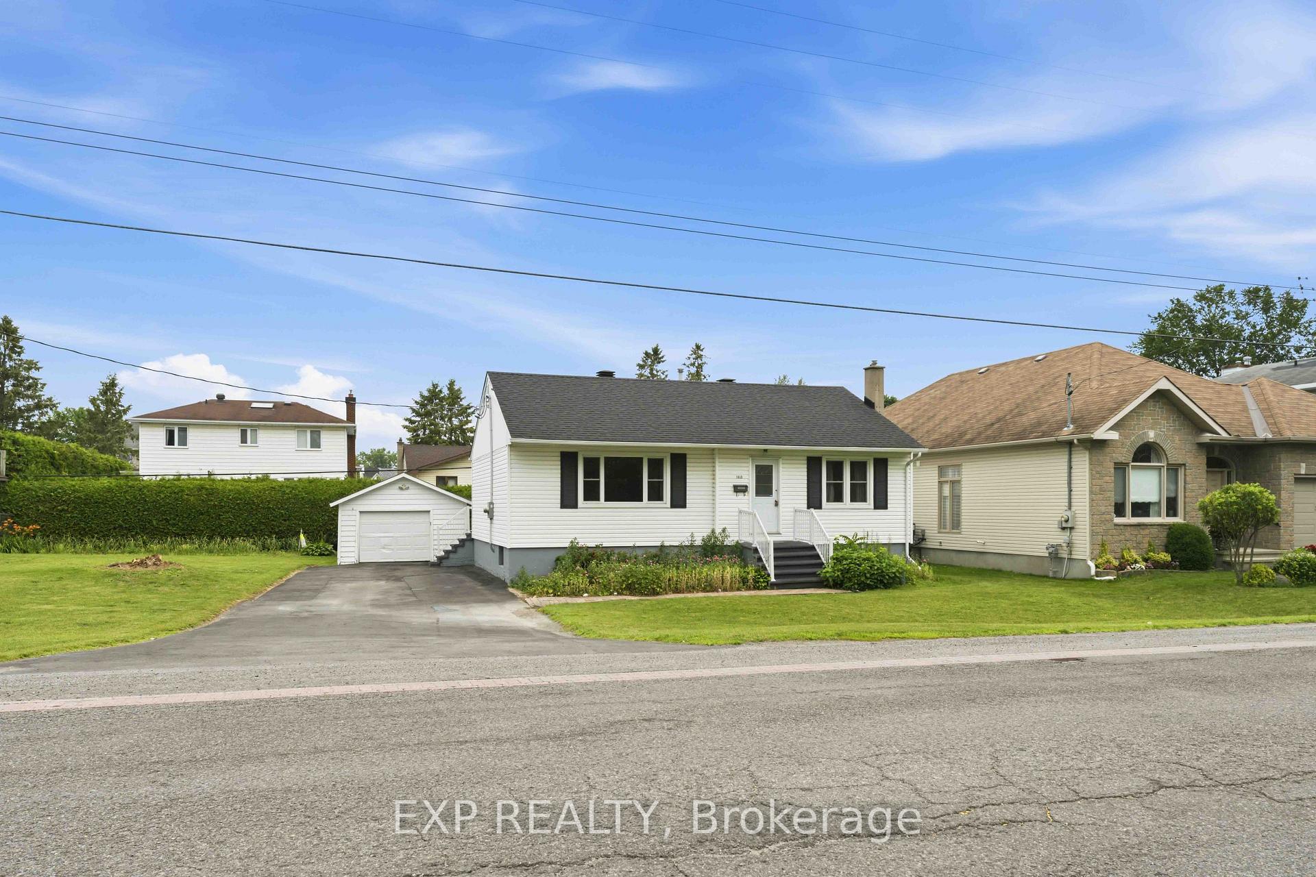 Photo 2 of 1613 Queensdale Avenue, Ottawa, Blossom Park/Kemp Park/Findlay Creek — HOMEH