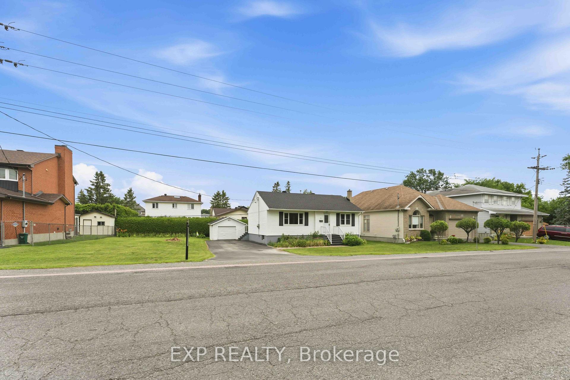 Photo 3 of 1613 Queensdale Avenue, Ottawa, Blossom Park/Kemp Park/Findlay Creek — HOMEH