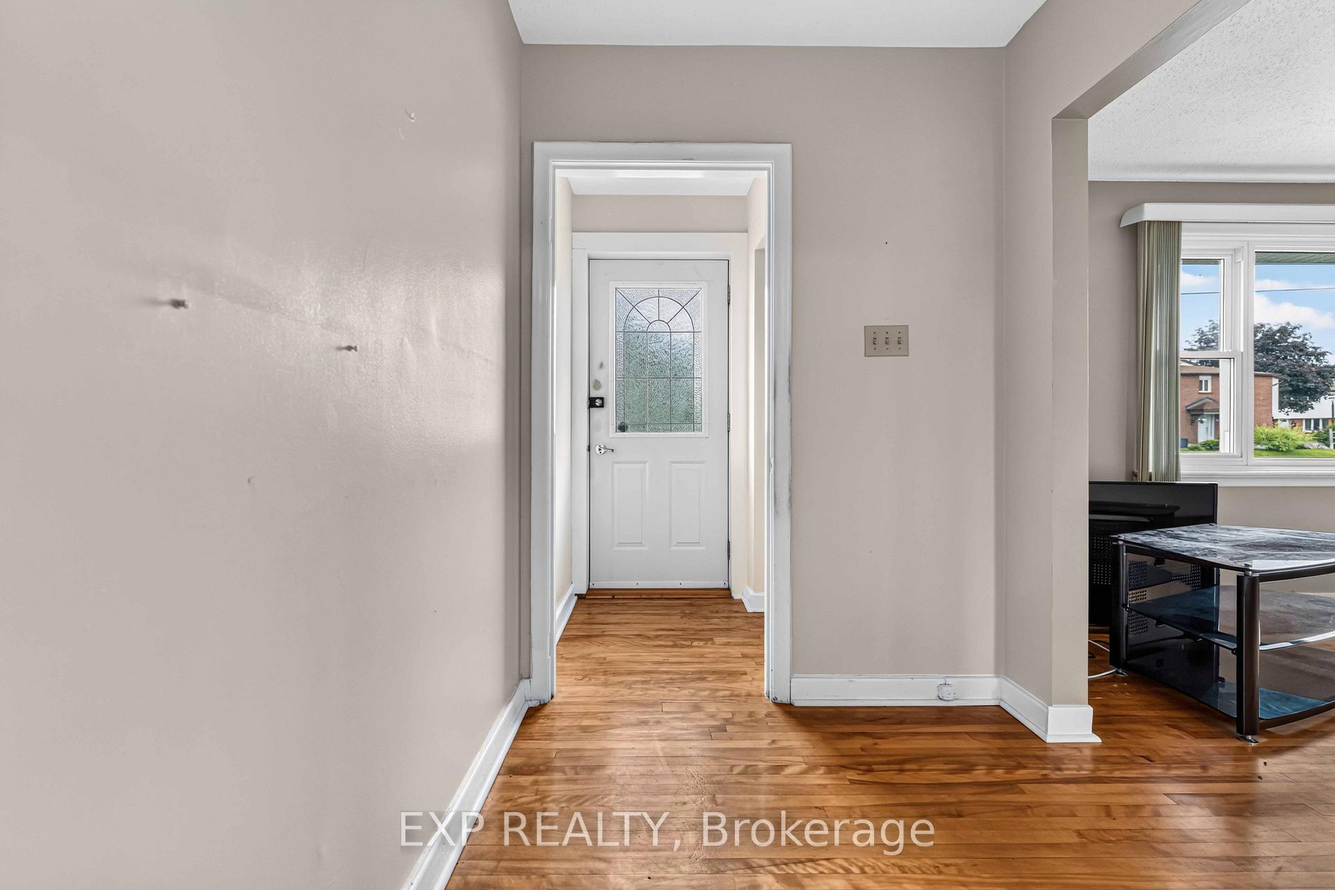 Photo 4 of 1613 Queensdale Avenue, Ottawa, Blossom Park/Kemp Park/Findlay Creek — HOMEH