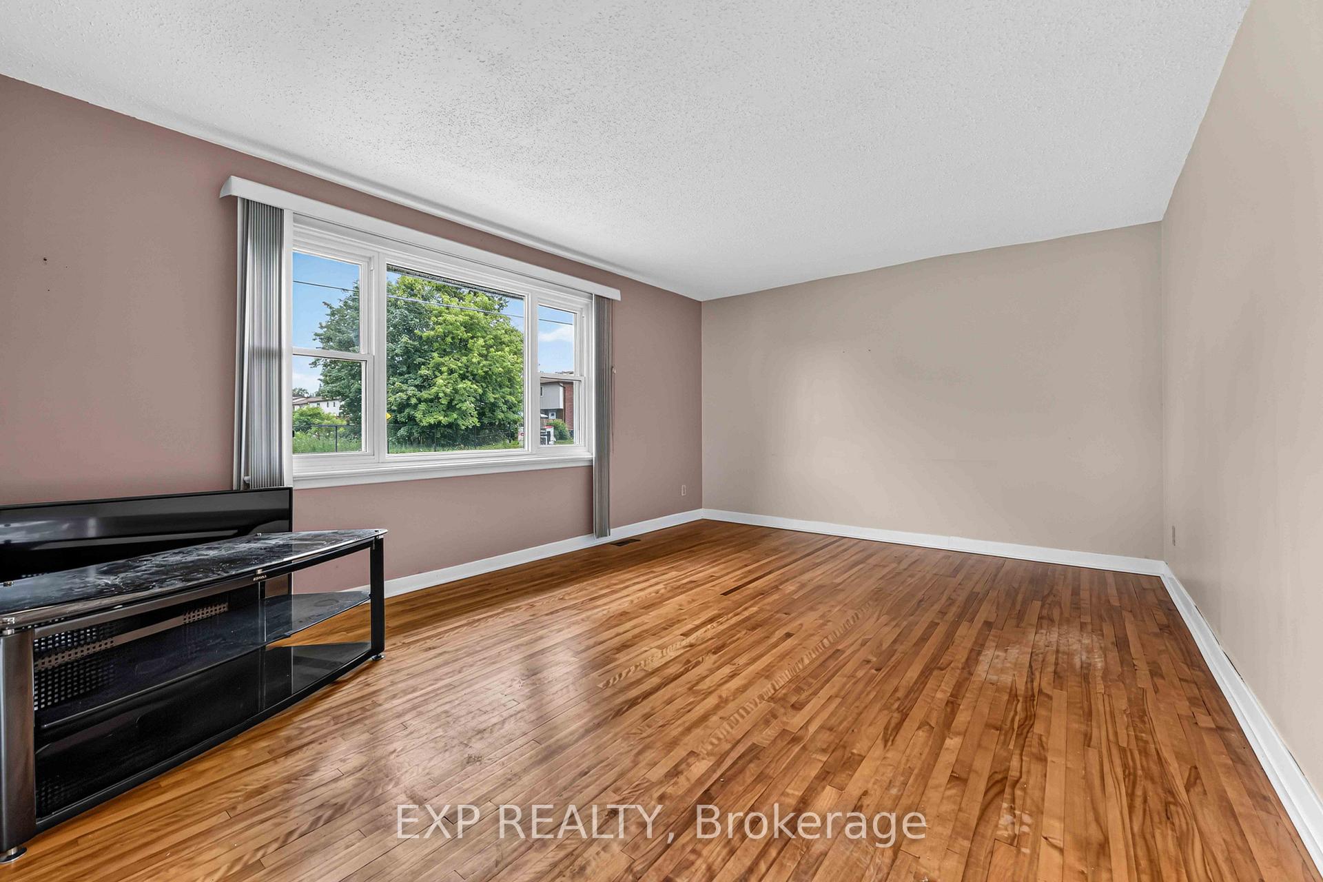 Photo 6 of 1613 Queensdale Avenue, Ottawa, Blossom Park/Kemp Park/Findlay Creek — HOMEH