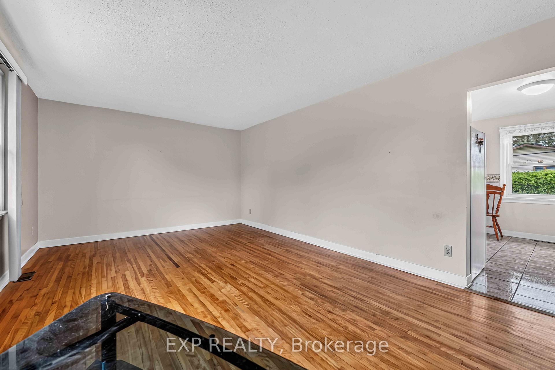 Photo 7 of 1613 Queensdale Avenue, Ottawa, Blossom Park/Kemp Park/Findlay Creek — HOMEH