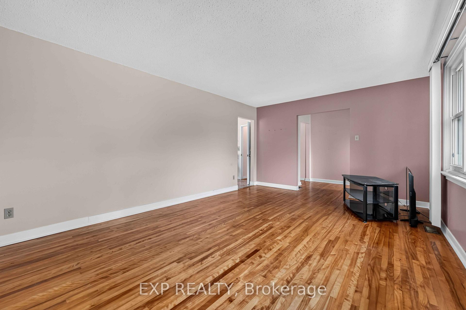 Photo 8 of 1613 Queensdale Avenue, Ottawa, Blossom Park/Kemp Park/Findlay Creek — HOMEH
