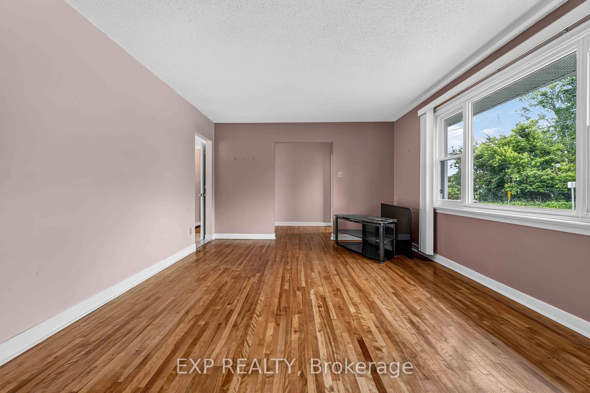 Photo 9 of 1613 Queensdale Avenue, Ottawa, Blossom Park/Kemp Park/Findlay Creek — HOMEH