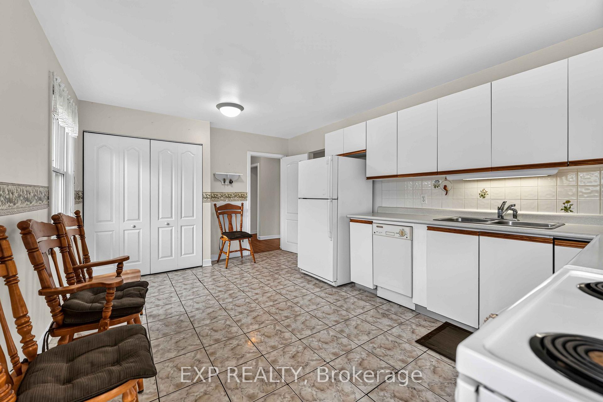Photo 10 of 1613 Queensdale Avenue, Ottawa, Blossom Park/Kemp Park/Findlay Creek — HOMEH