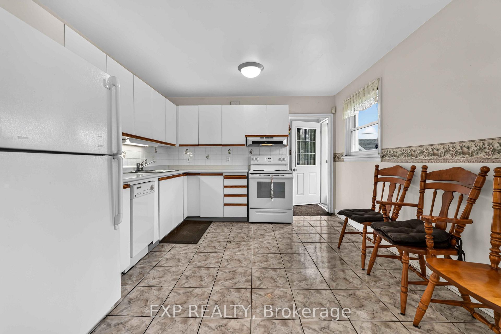 Photo 12 of 1613 Queensdale Avenue, Ottawa, Blossom Park/Kemp Park/Findlay Creek — HOMEH