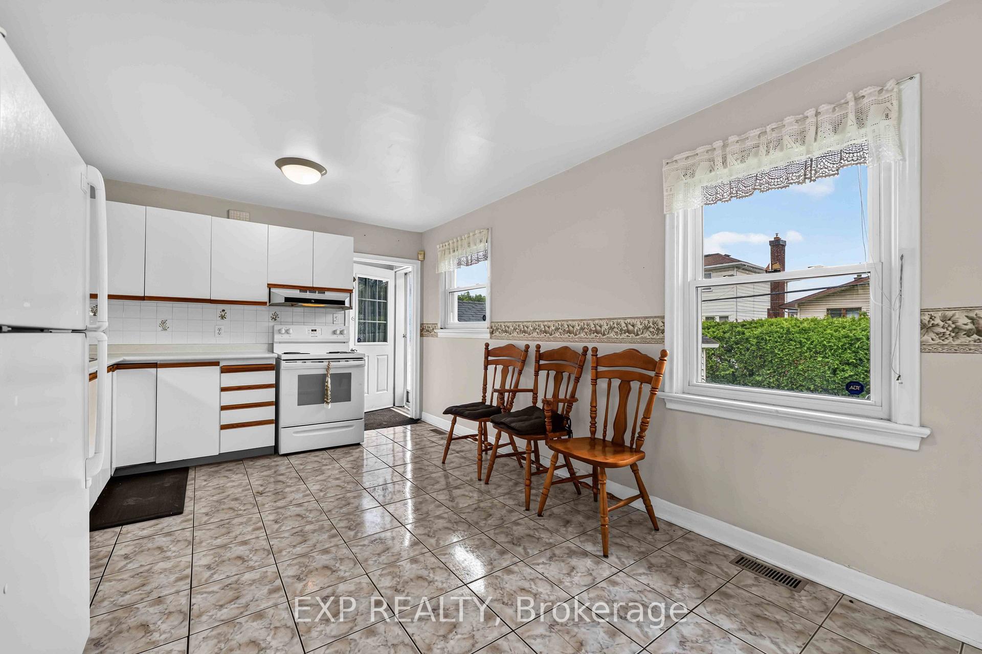 Photo 13 of 1613 Queensdale Avenue, Ottawa, Blossom Park/Kemp Park/Findlay Creek — HOMEH