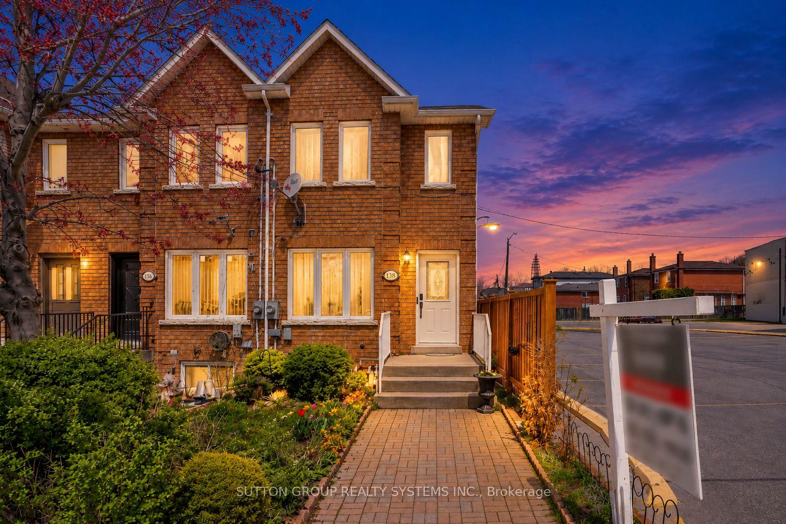 Photo of 2138 Eglinton Avenue W