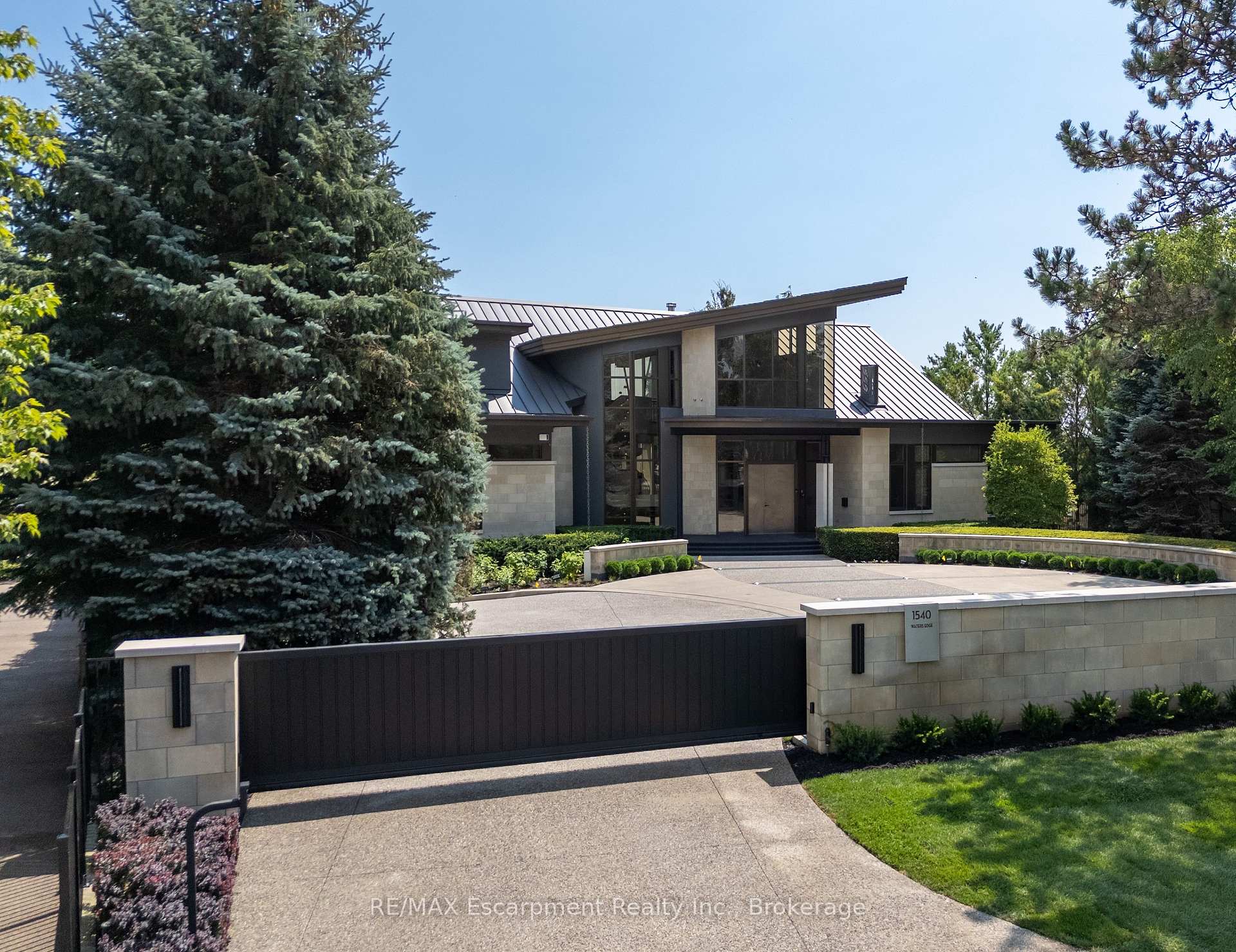 Photo 1 of 1540 Watersedge Road, Mississauga, Clarkson — HOMEH