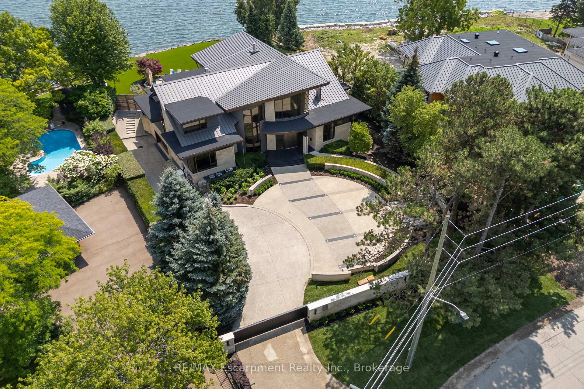 Photo 3 of 1540 Watersedge Road, Mississauga, Clarkson — HOMEH