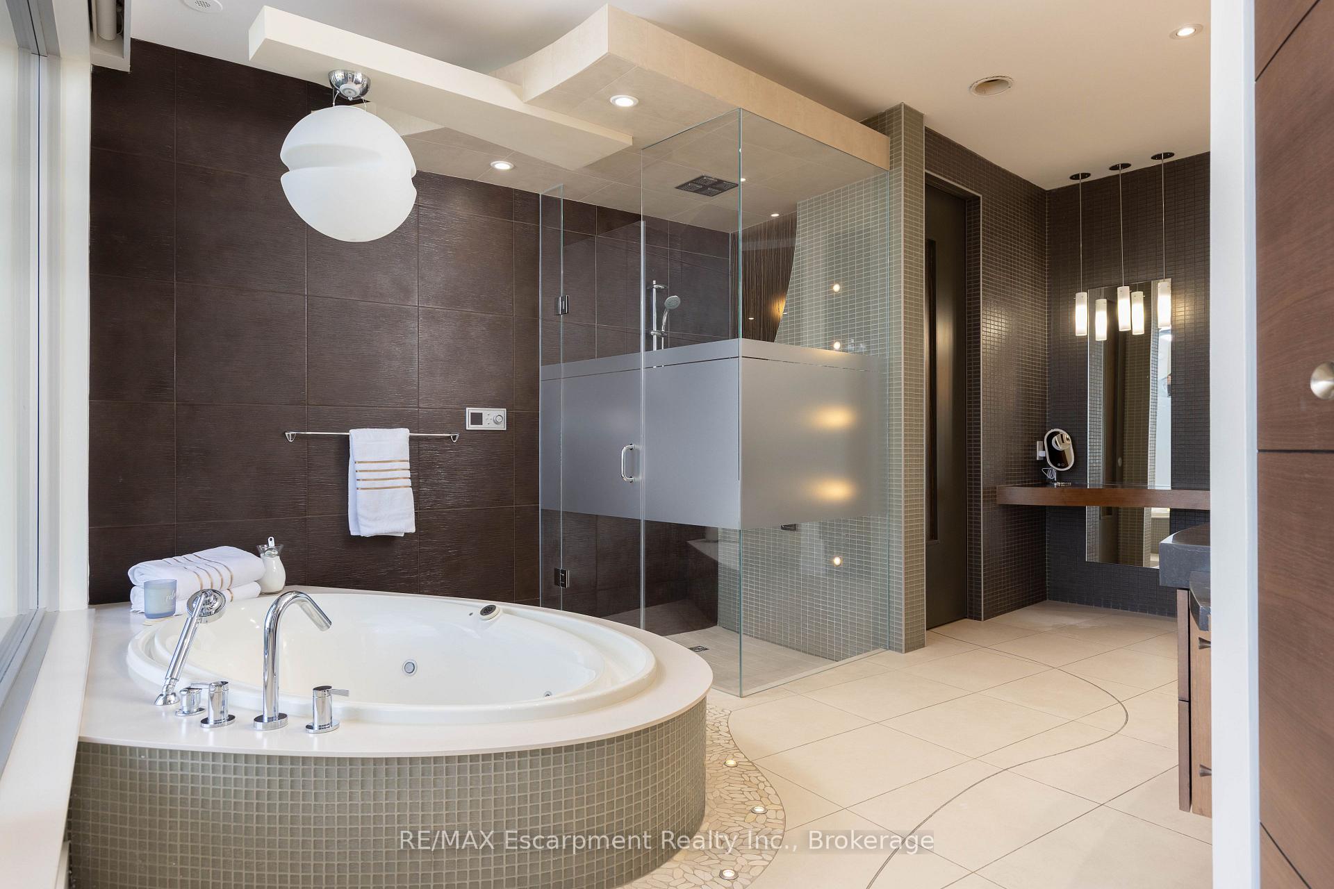 Photo 23 of 1540 Watersedge Road, Mississauga, Clarkson — HOMEH