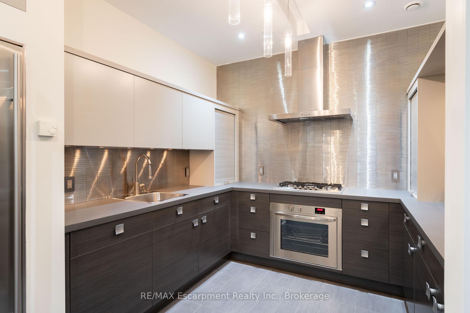 Photo 35 of 1540 Watersedge Road, Mississauga, Clarkson — HOMEH