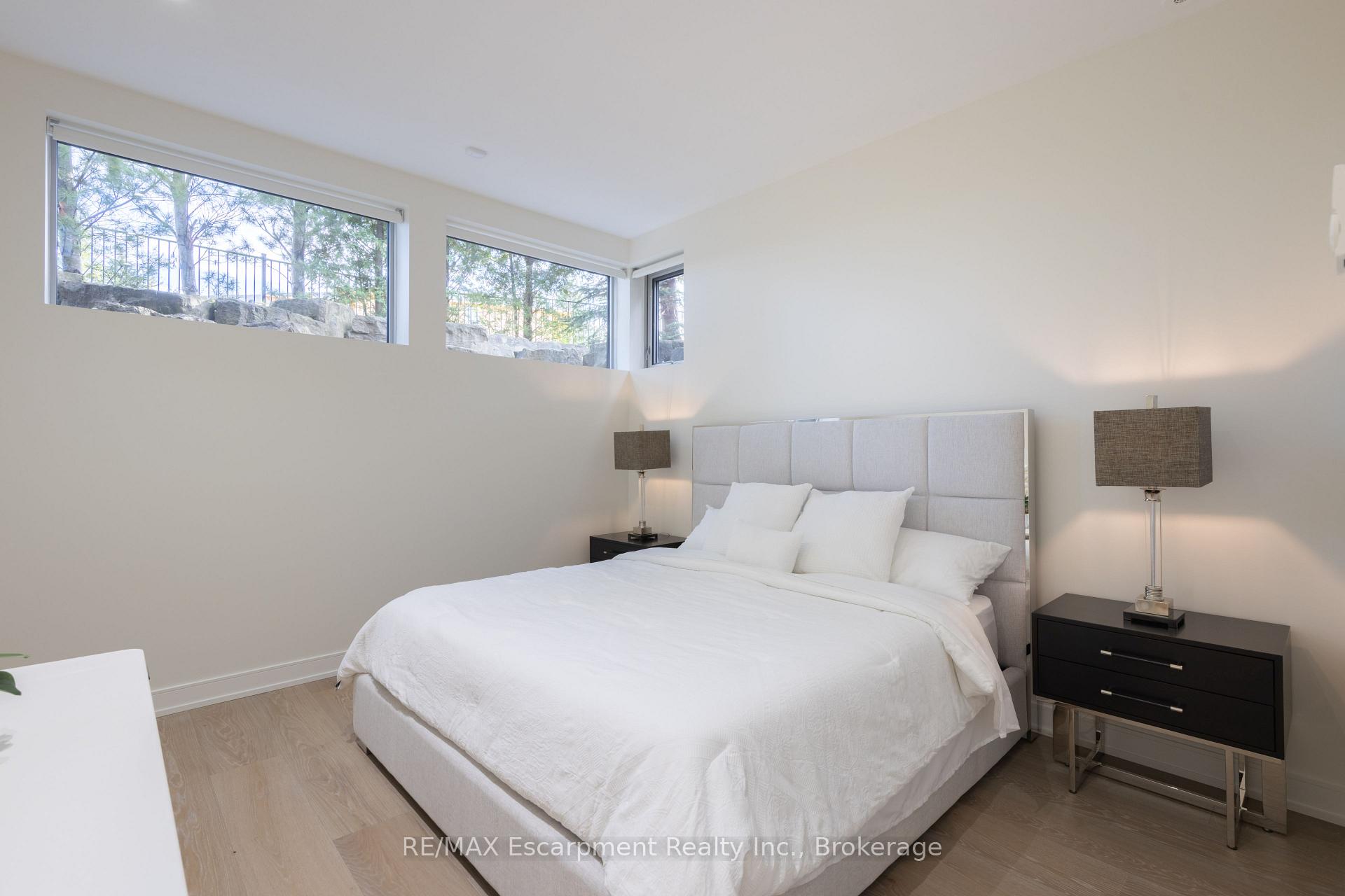 Photo 36 of 1540 Watersedge Road, Mississauga, Clarkson — HOMEH