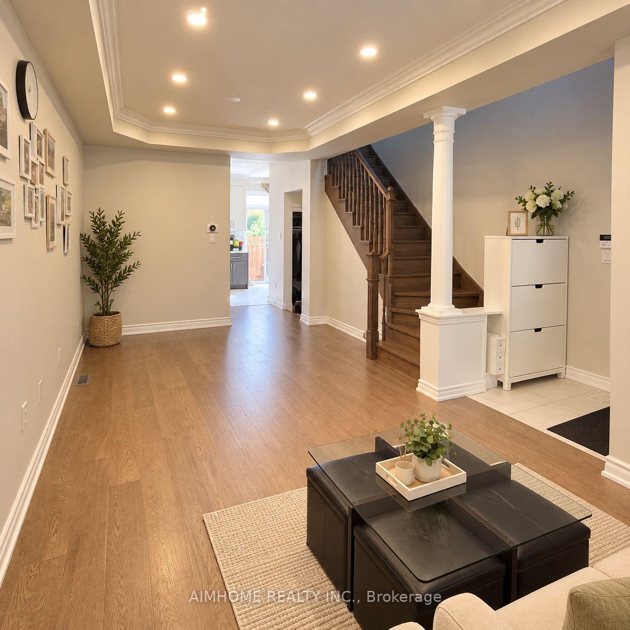 Photo 3 of 62 Lakespring Drive, Markham, Cachet — HOMEH