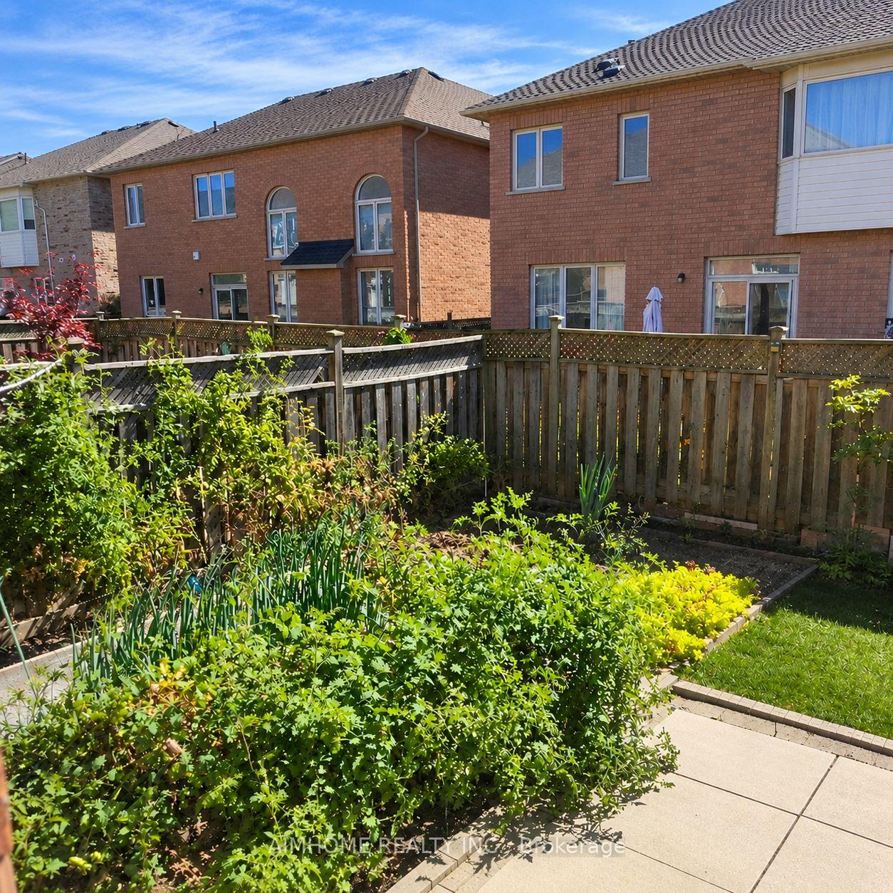 Photo 17 of 62 Lakespring Drive, Markham, Cachet — HOMEH