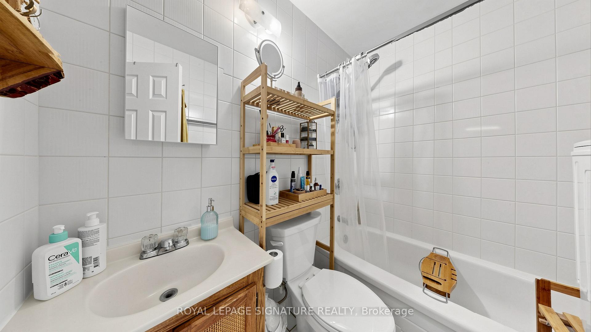 Photo 38 of 132 Marion Street, Toronto, Roncesvalles — HOMEH