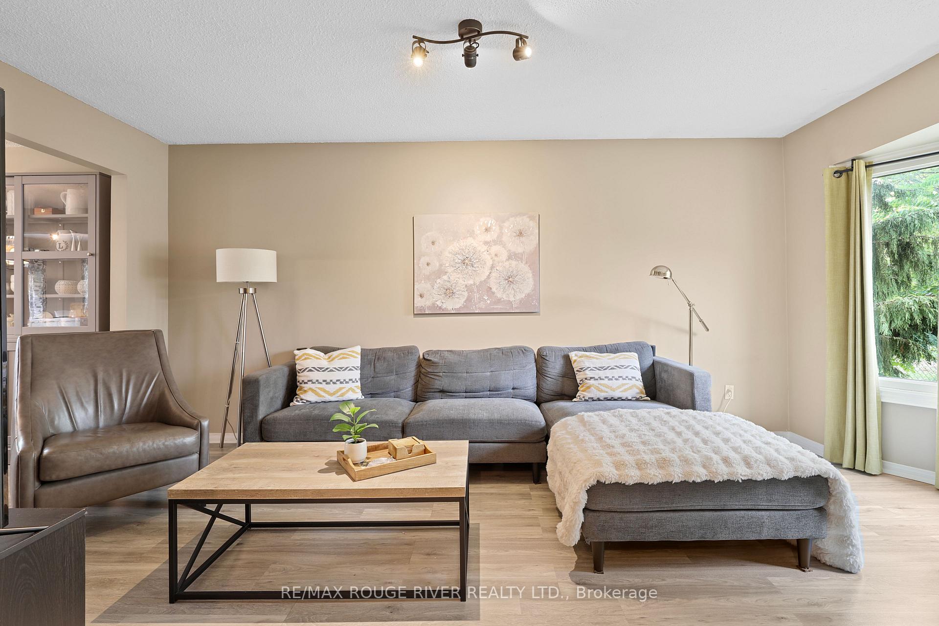 Photo 3 of 648 Cognac Crescent, Pickering, Amberlea — HOMEH