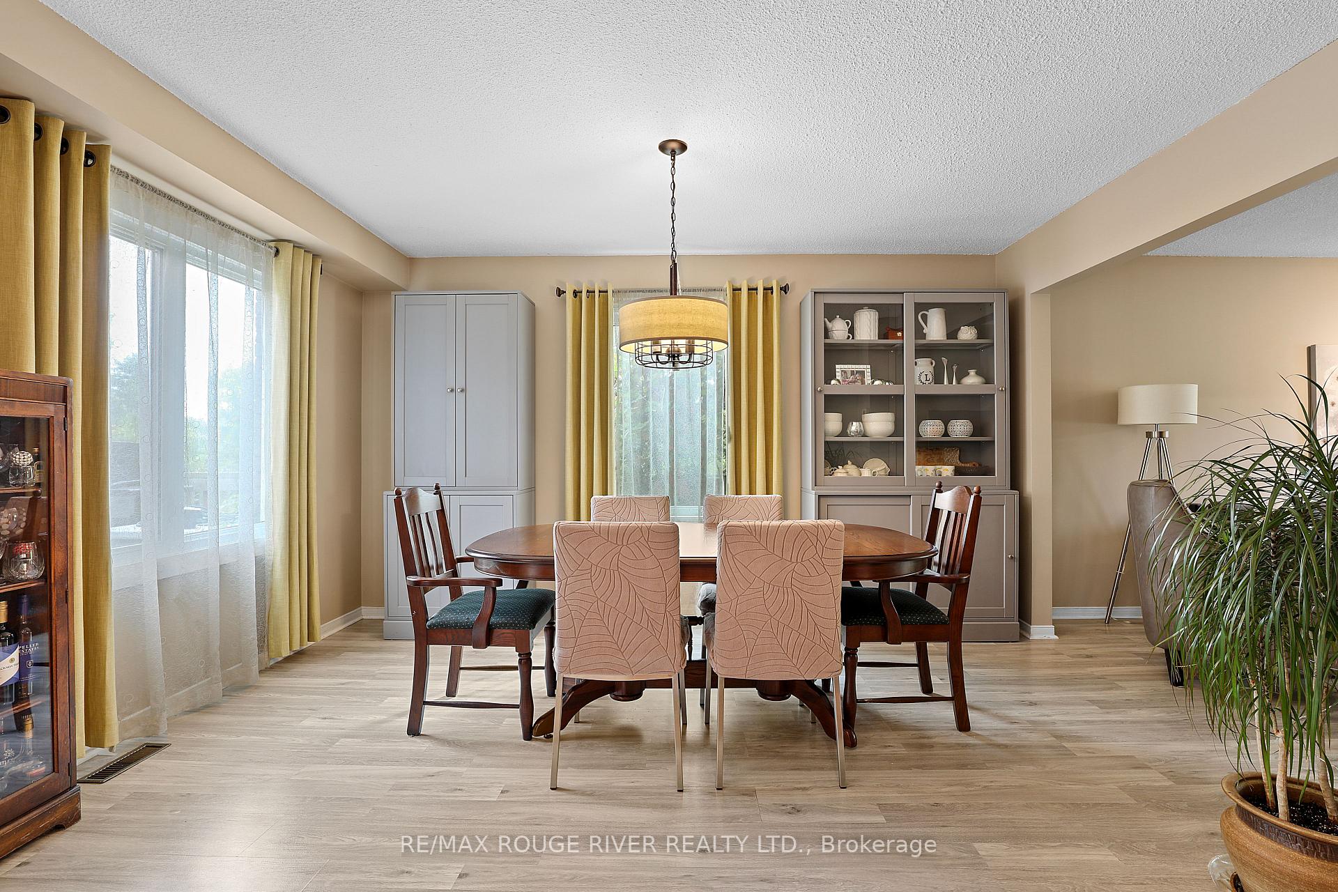 Photo 4 of 648 Cognac Crescent, Pickering, Amberlea — HOMEH