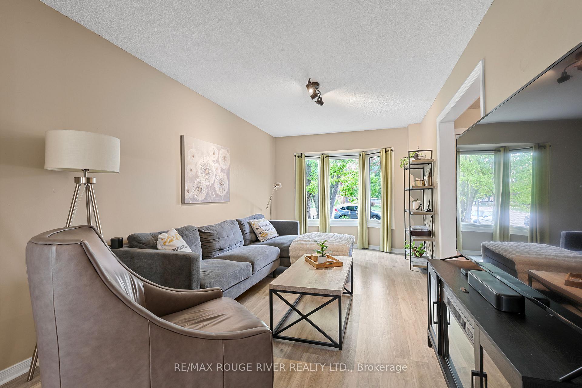 Photo 9 of 648 Cognac Crescent, Pickering, Amberlea — HOMEH