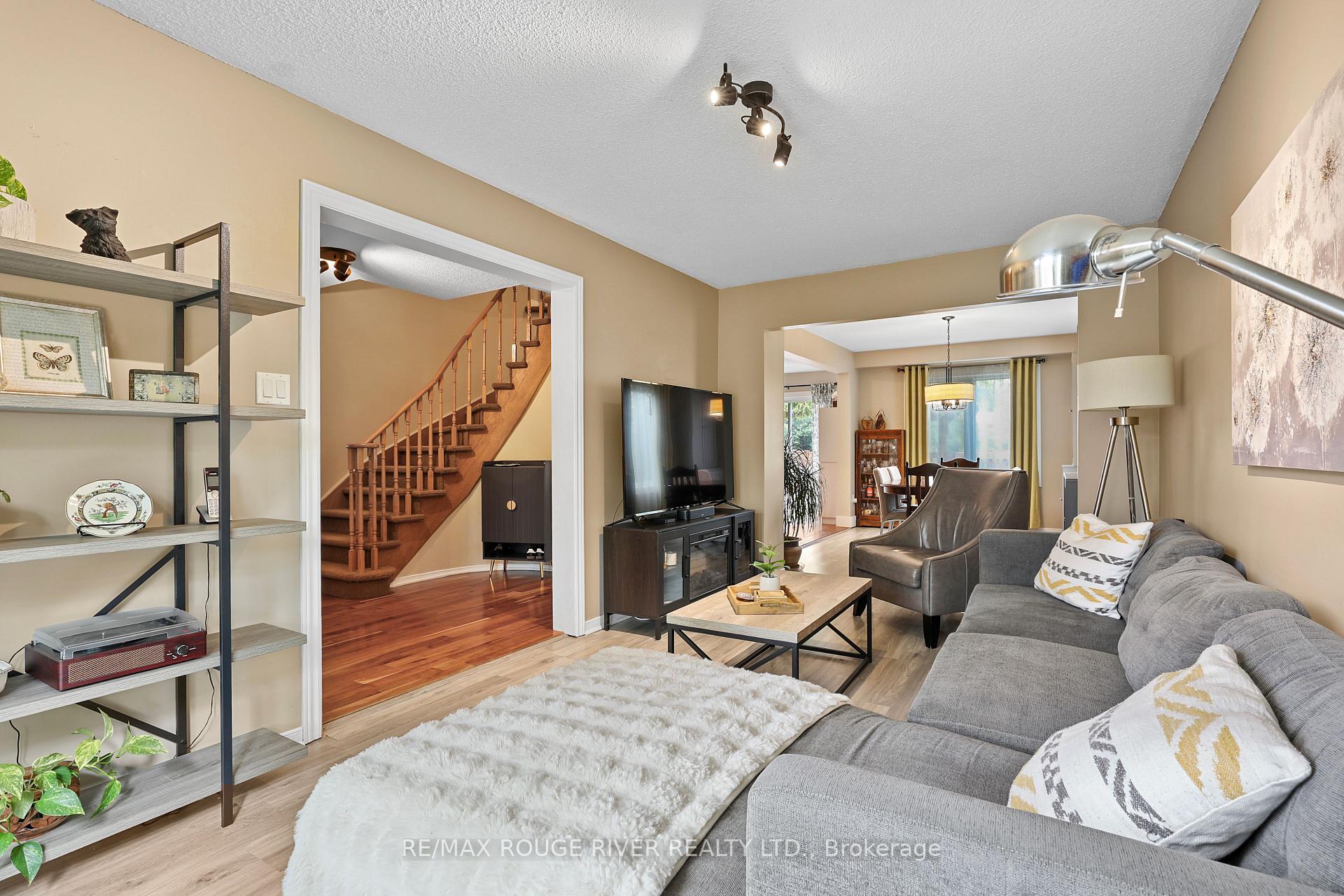 Photo 10 of 648 Cognac Crescent, Pickering, Amberlea — HOMEH