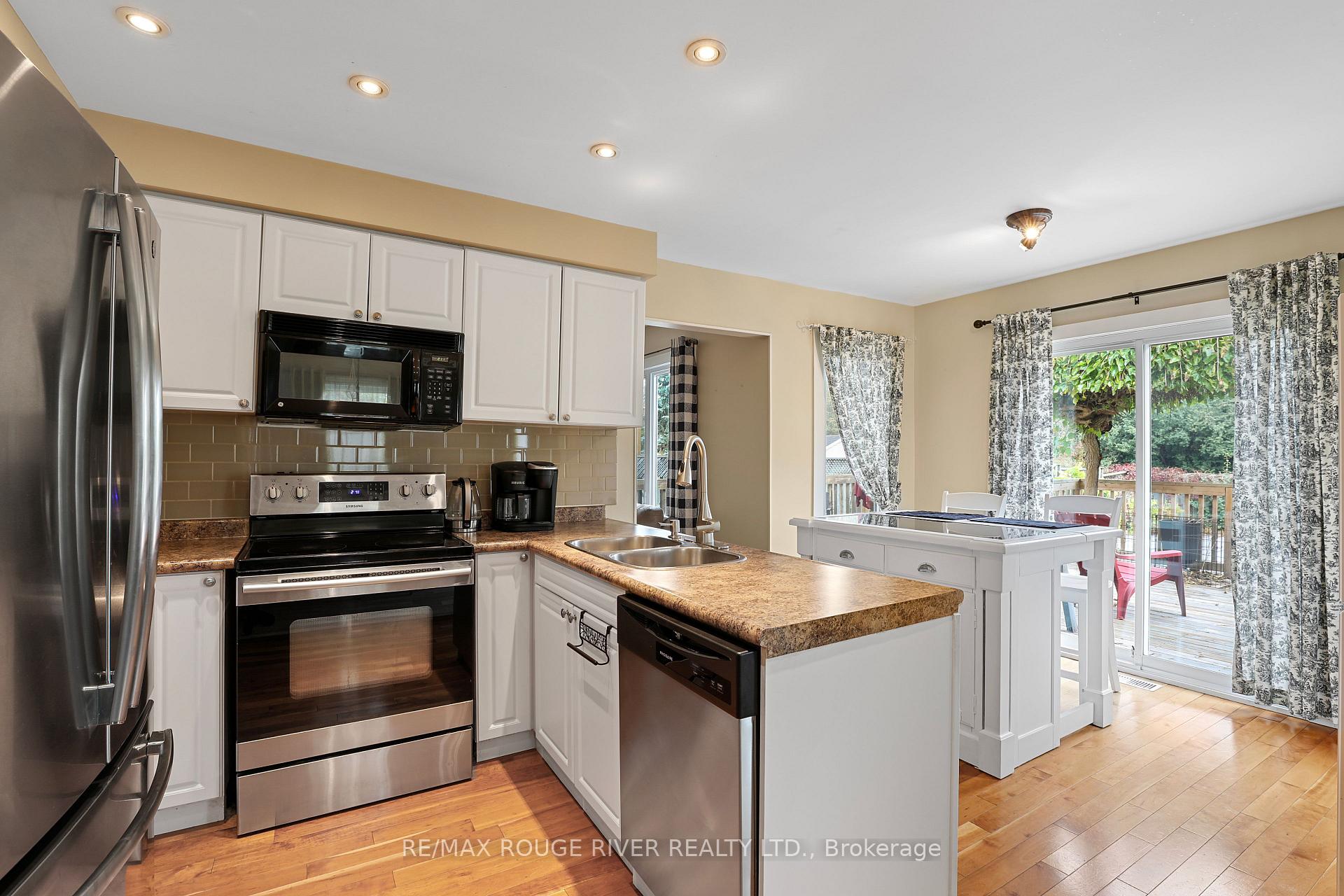 Photo 11 of 648 Cognac Crescent, Pickering, Amberlea — HOMEH