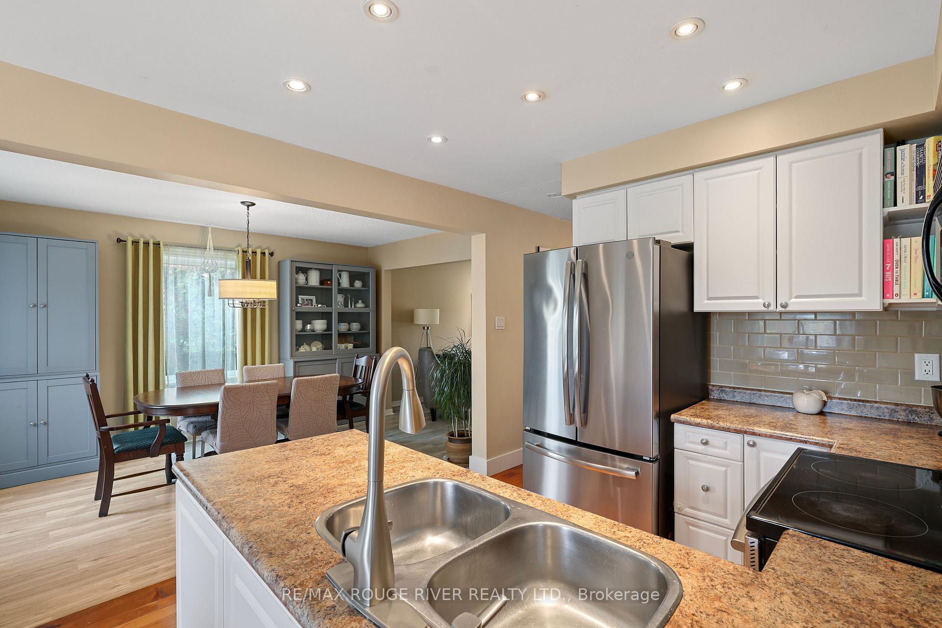 Photo 12 of 648 Cognac Crescent, Pickering, Amberlea — HOMEH