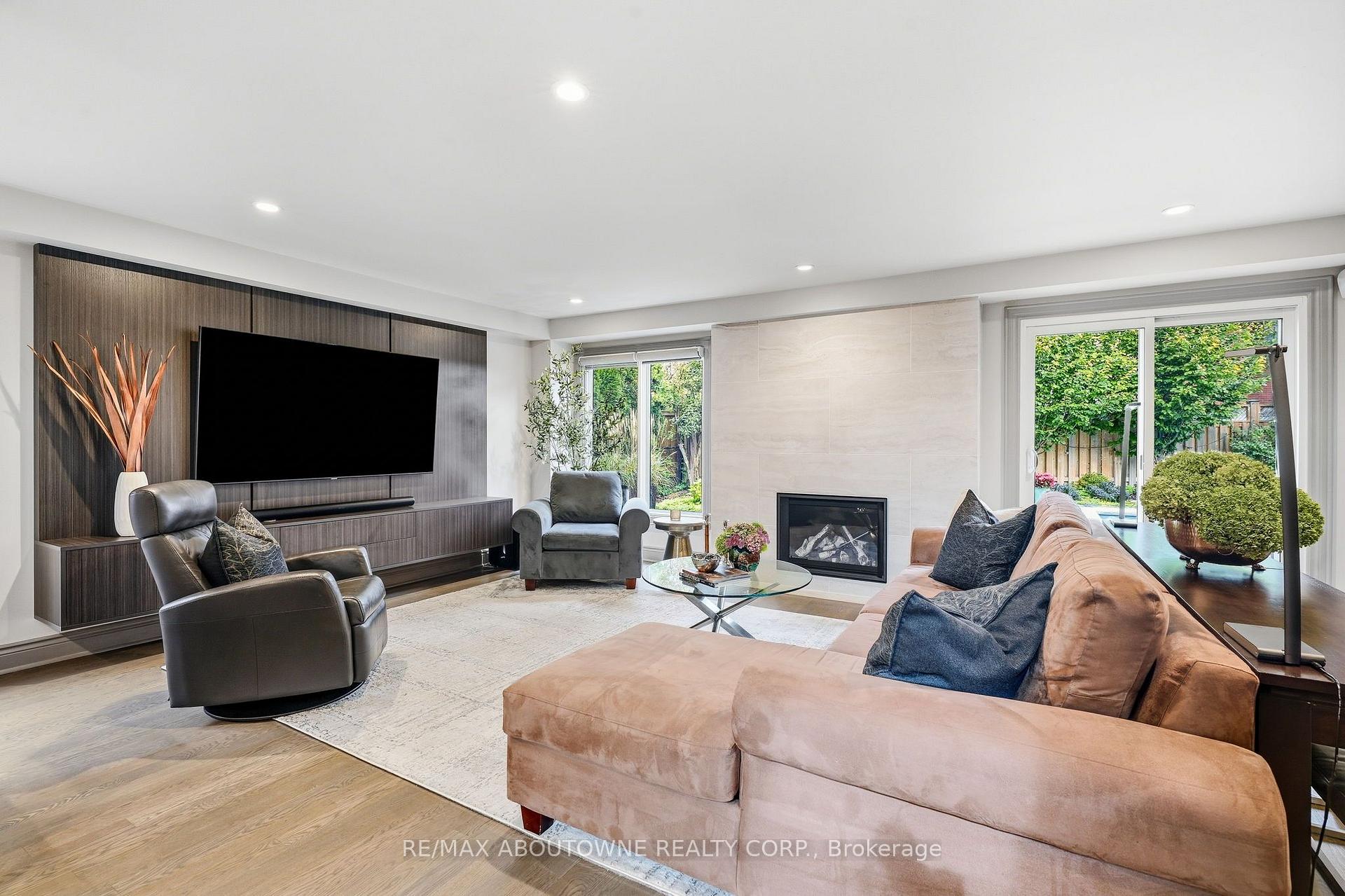 Photo 7 of 2747 Teak Crescent, Oakville, Clearview — HOMEH