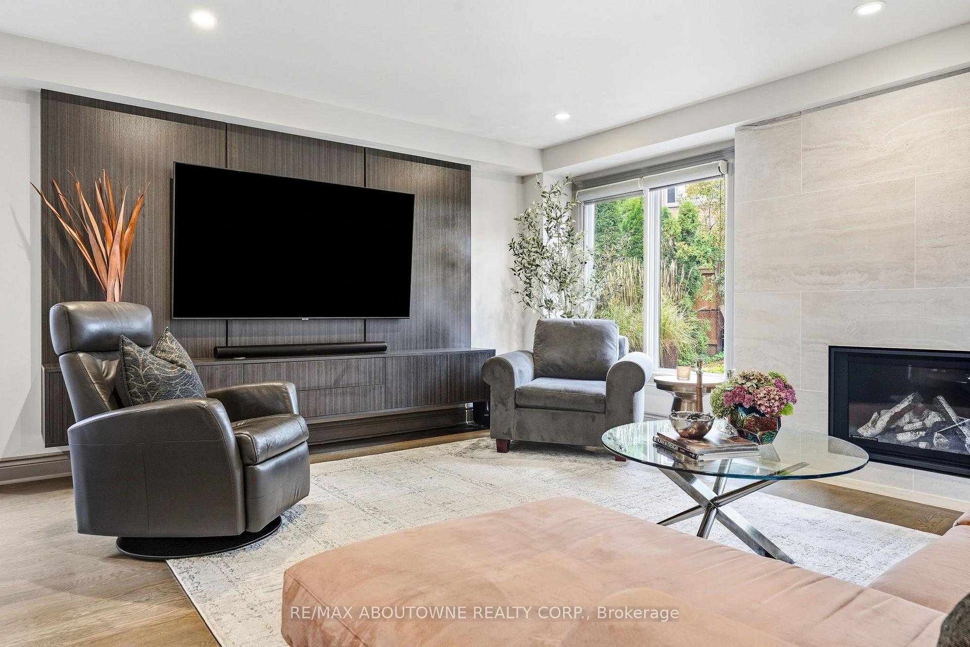 Photo 9 of 2747 Teak Crescent, Oakville, Clearview — HOMEH