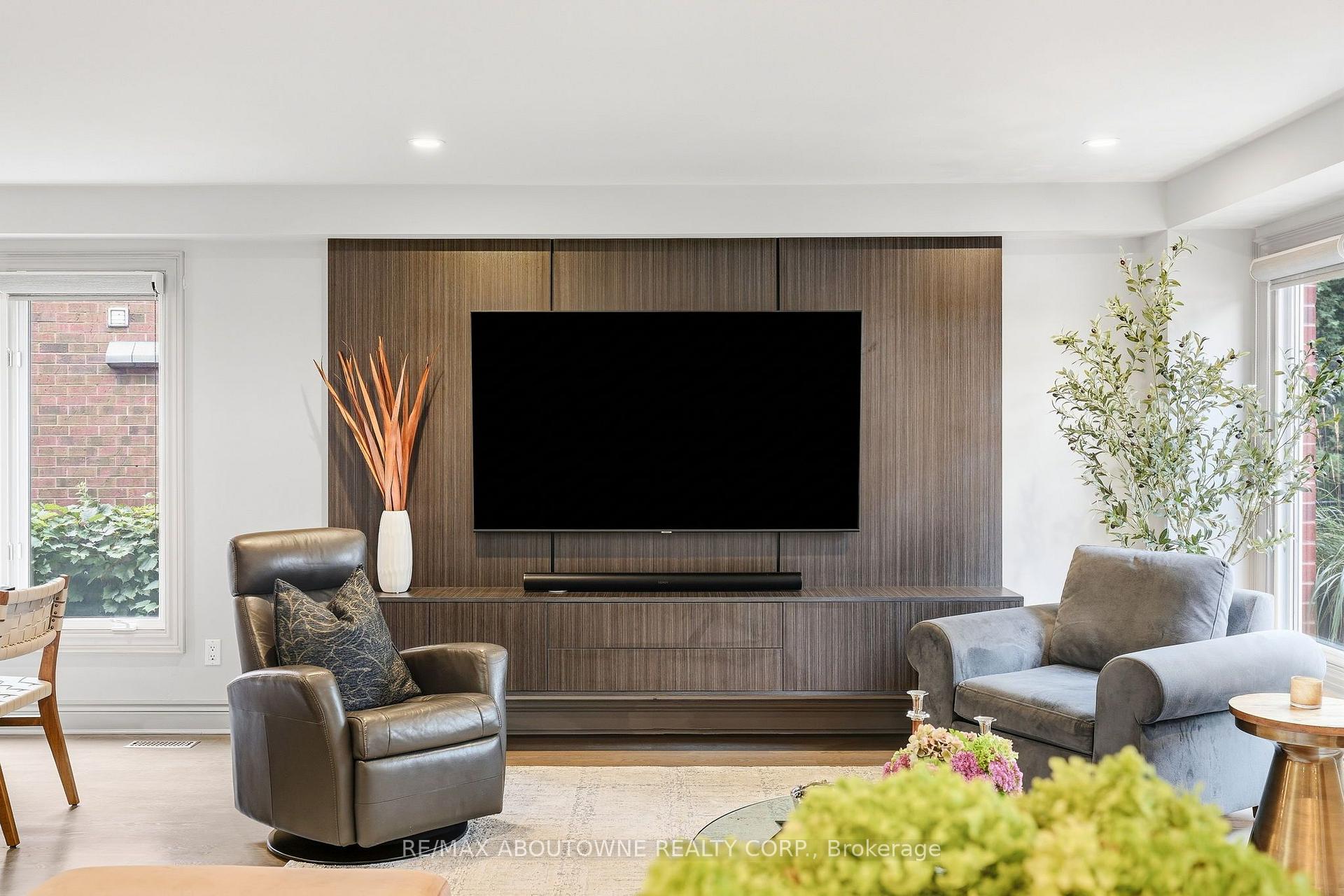 Photo 10 of 2747 Teak Crescent, Oakville, Clearview — HOMEH