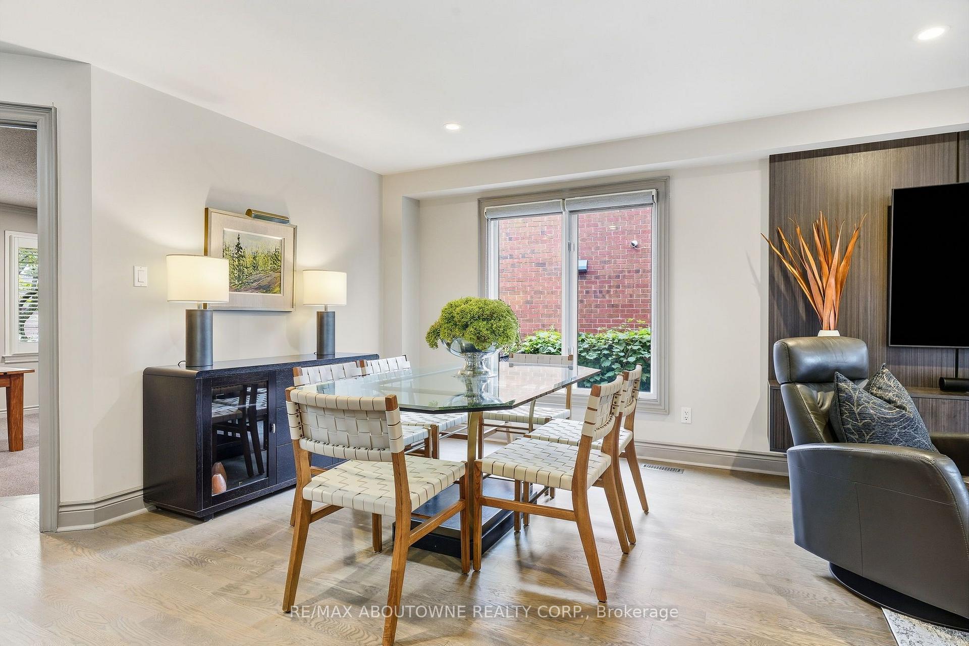 Photo 11 of 2747 Teak Crescent, Oakville, Clearview — HOMEH