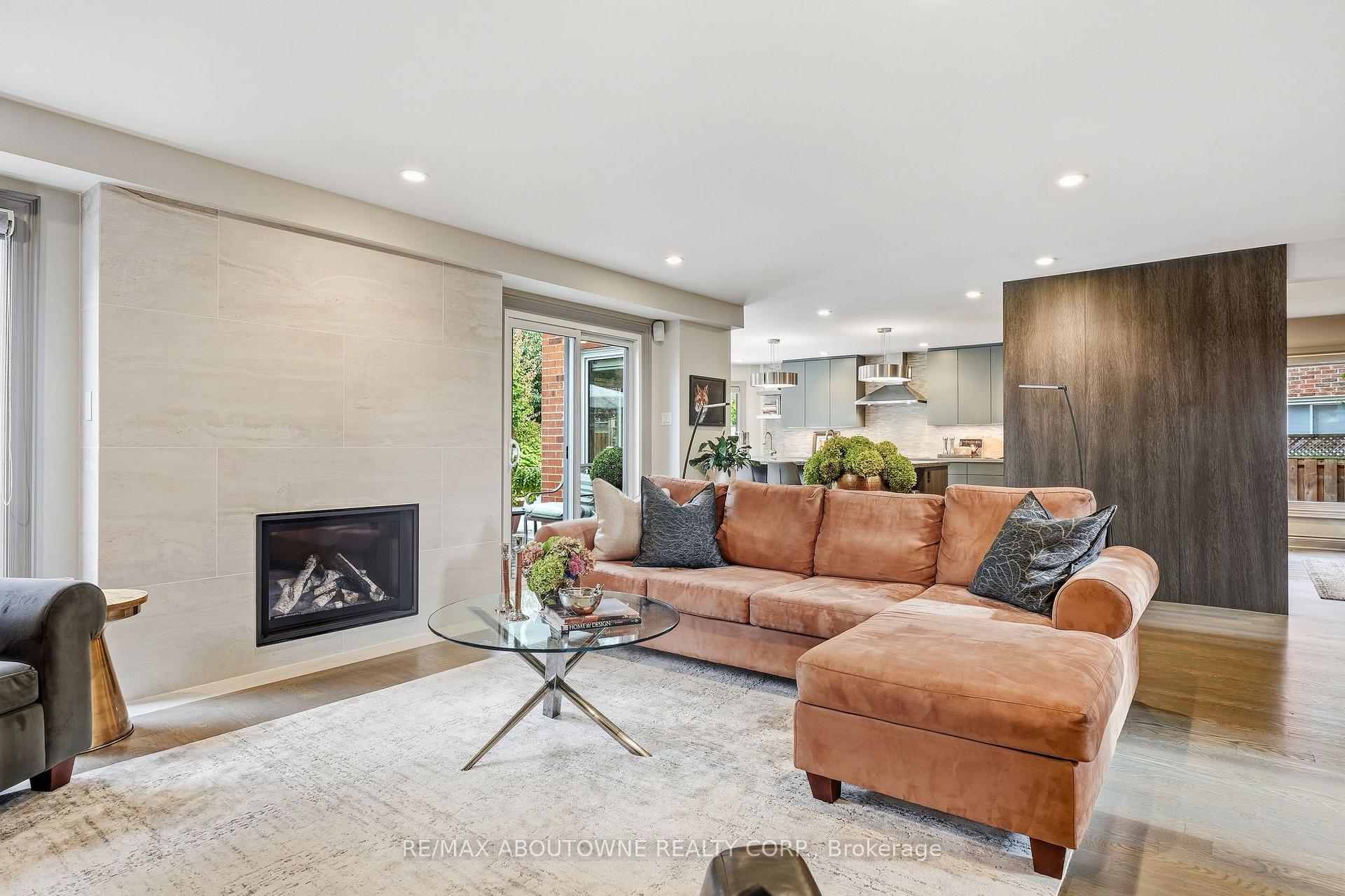 Photo 13 of 2747 Teak Crescent, Oakville, Clearview — HOMEH