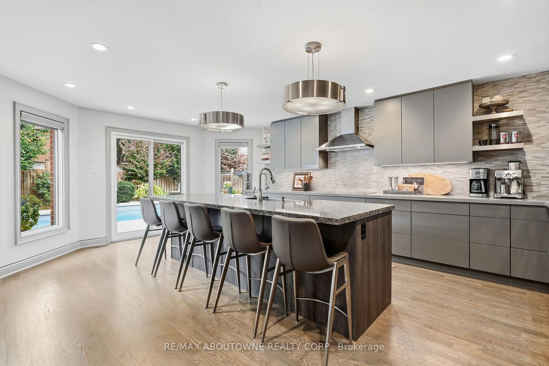 Photo 15 of 2747 Teak Crescent, Oakville, Clearview — HOMEH