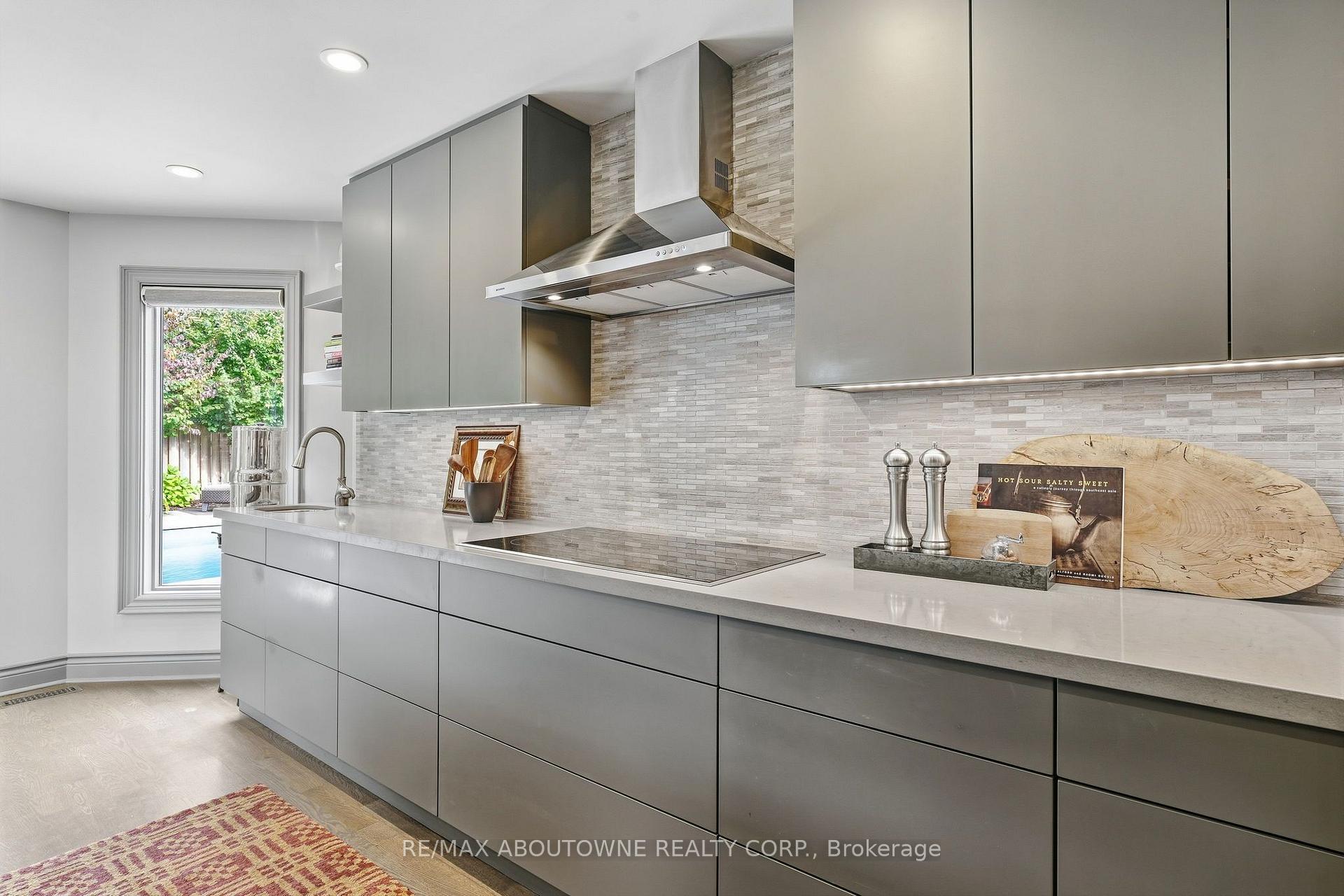Photo 17 of 2747 Teak Crescent, Oakville, Clearview — HOMEH