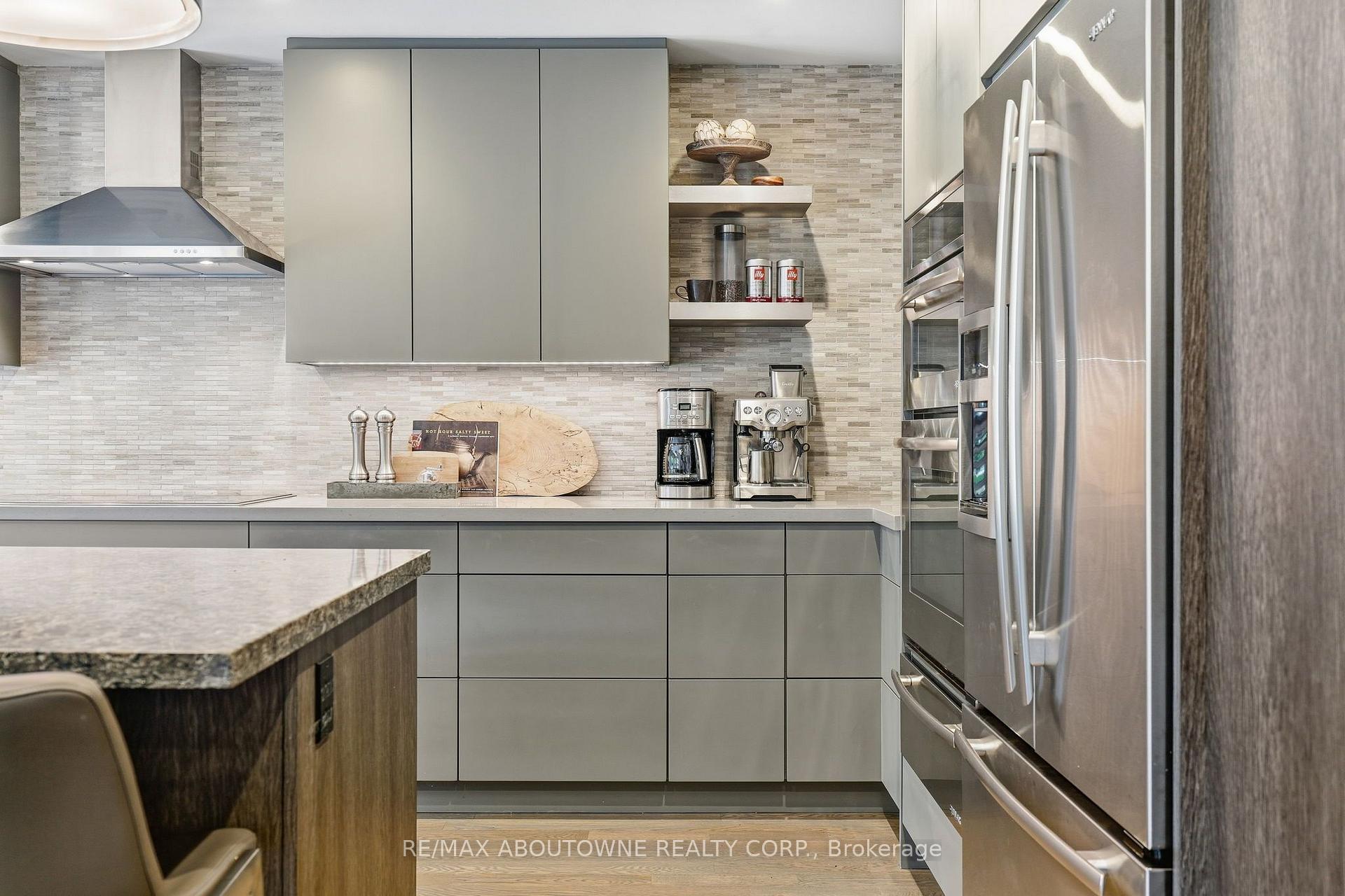 Photo 18 of 2747 Teak Crescent, Oakville, Clearview — HOMEH