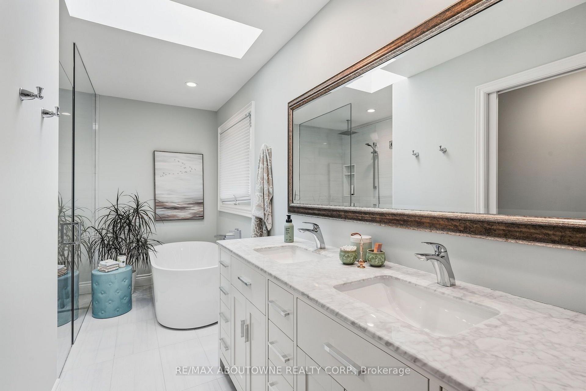 Photo 34 of 2747 Teak Crescent, Oakville, Clearview — HOMEH