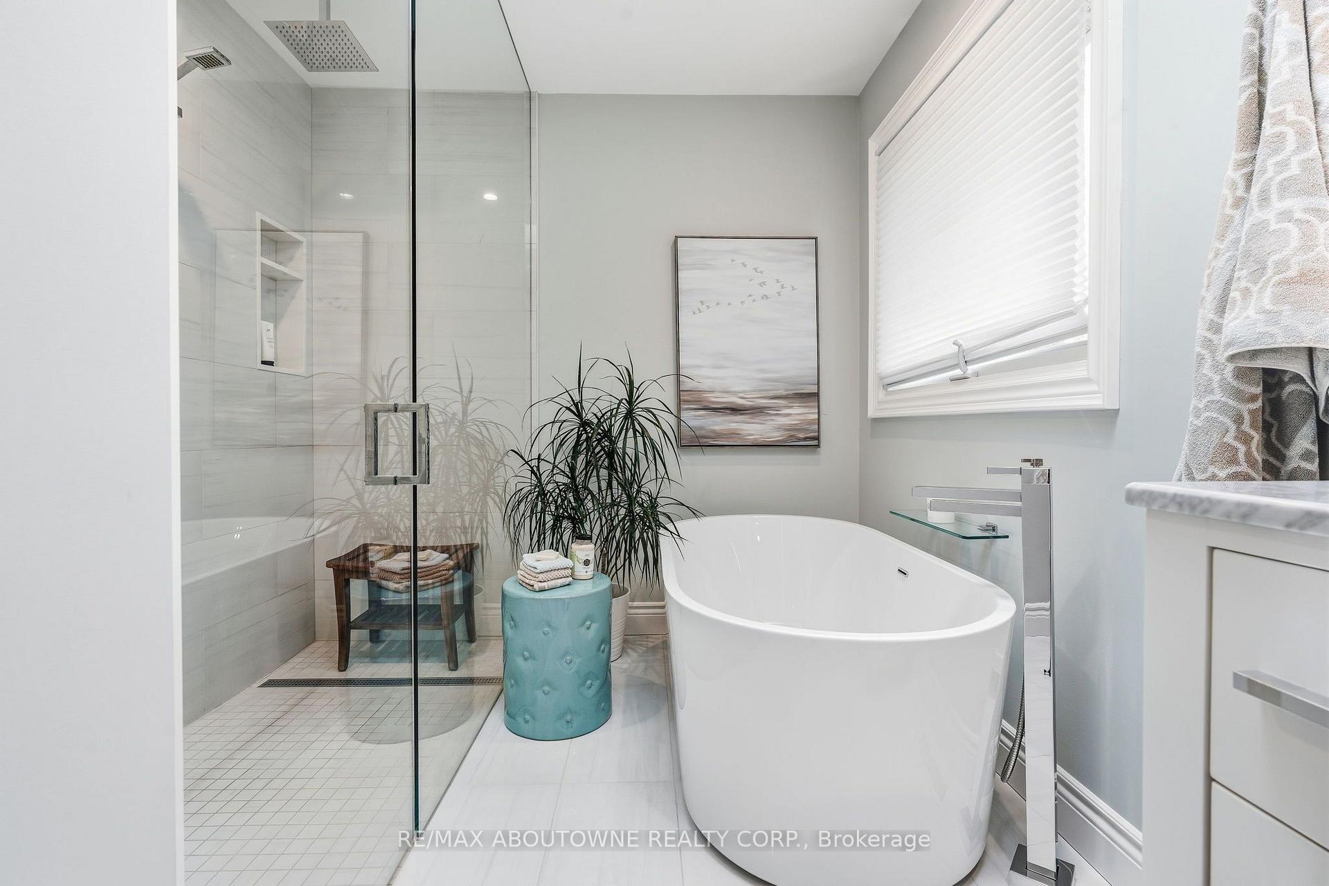 Photo 35 of 2747 Teak Crescent, Oakville, Clearview — HOMEH