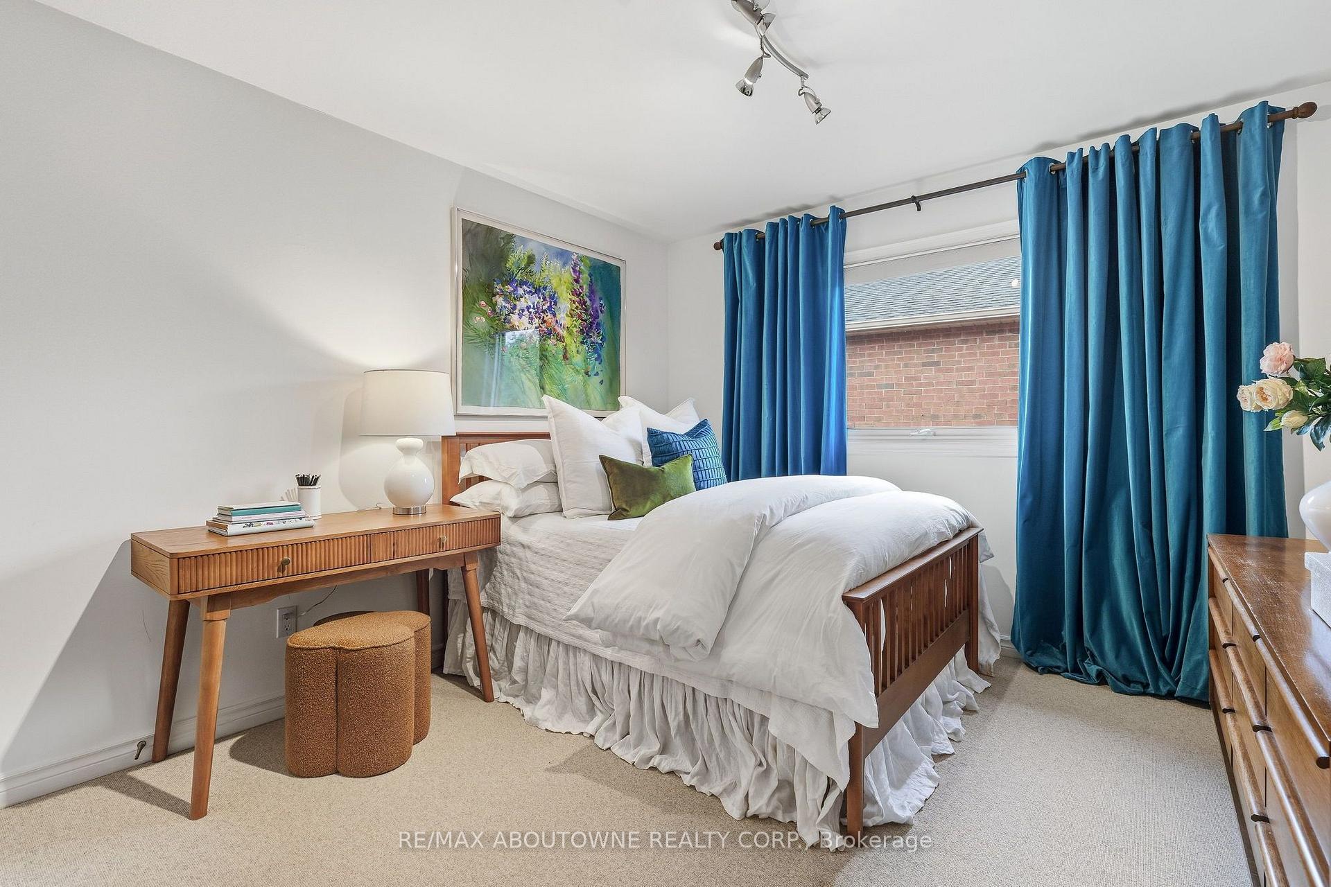 Photo 37 of 2747 Teak Crescent, Oakville, Clearview — HOMEH