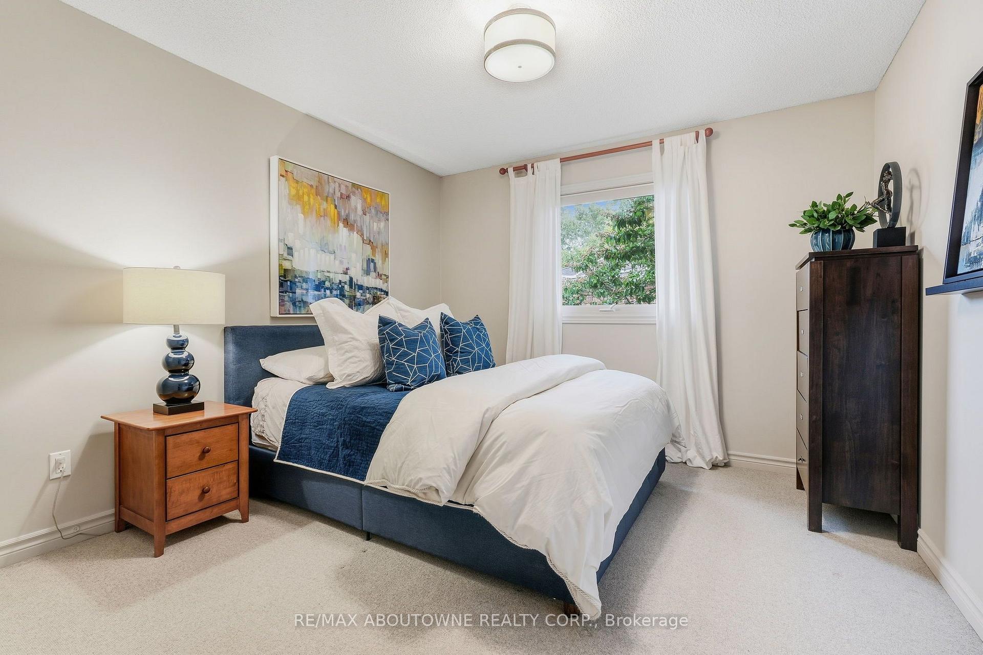 Photo 38 of 2747 Teak Crescent, Oakville, Clearview — HOMEH