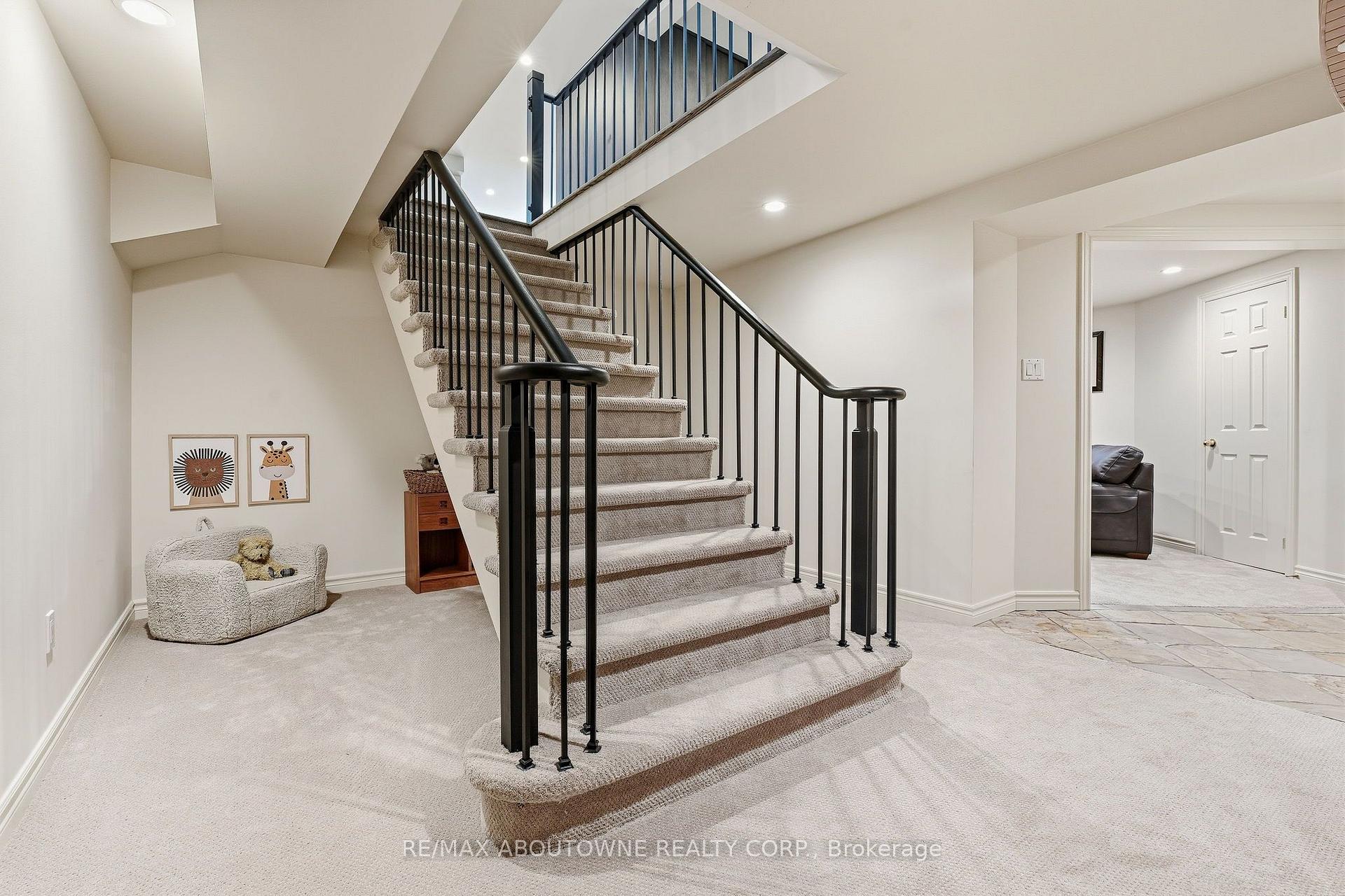 Photo 40 of 2747 Teak Crescent, Oakville, Clearview — HOMEH