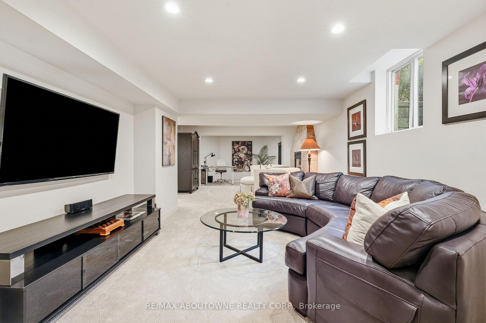 Photo 41 of 2747 Teak Crescent, Oakville, Clearview — HOMEH