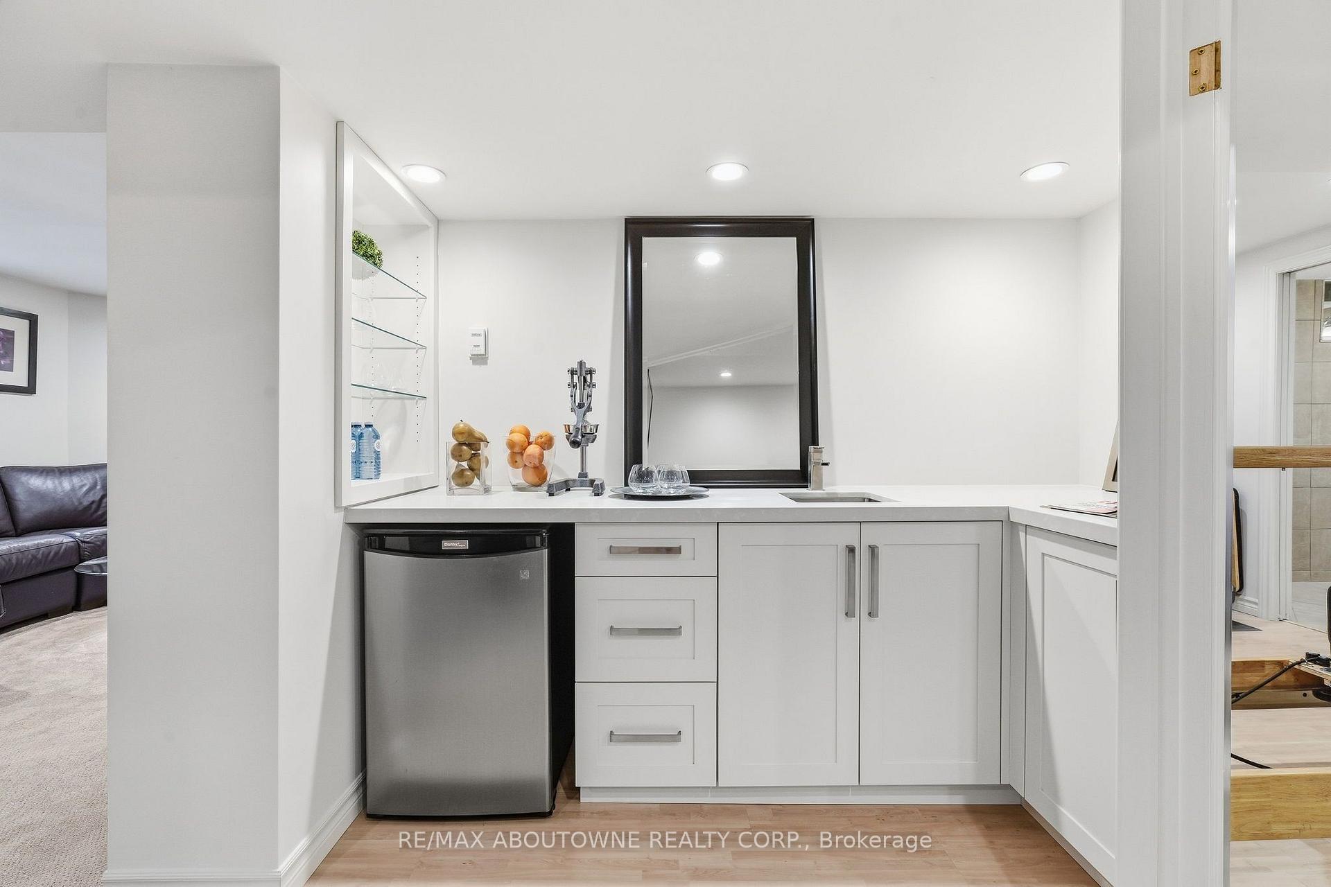 Photo 42 of 2747 Teak Crescent, Oakville, Clearview — HOMEH