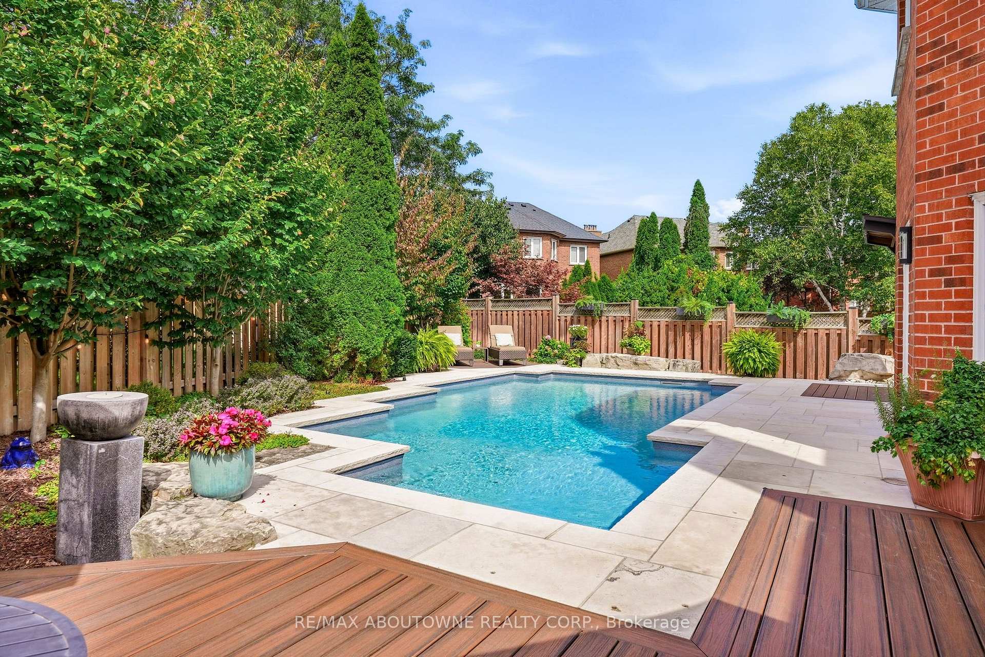 Photo 46 of 2747 Teak Crescent, Oakville, Clearview — HOMEH