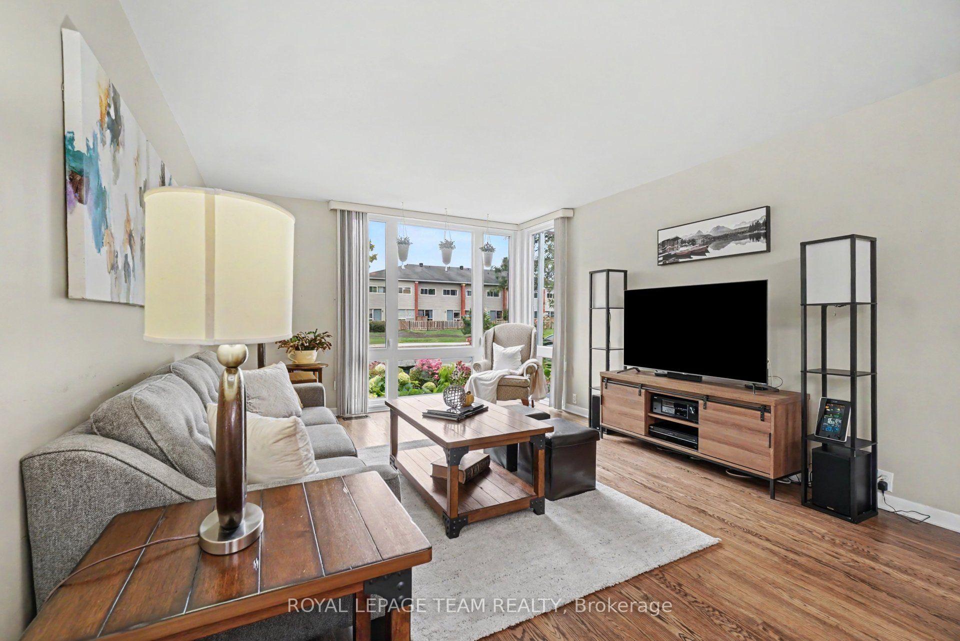 Photo 5 of 1201 Meadowlands Drive E, Ottawa, City View/Skyline/Fisher Heights/Parkwood Hills — HOMEH
