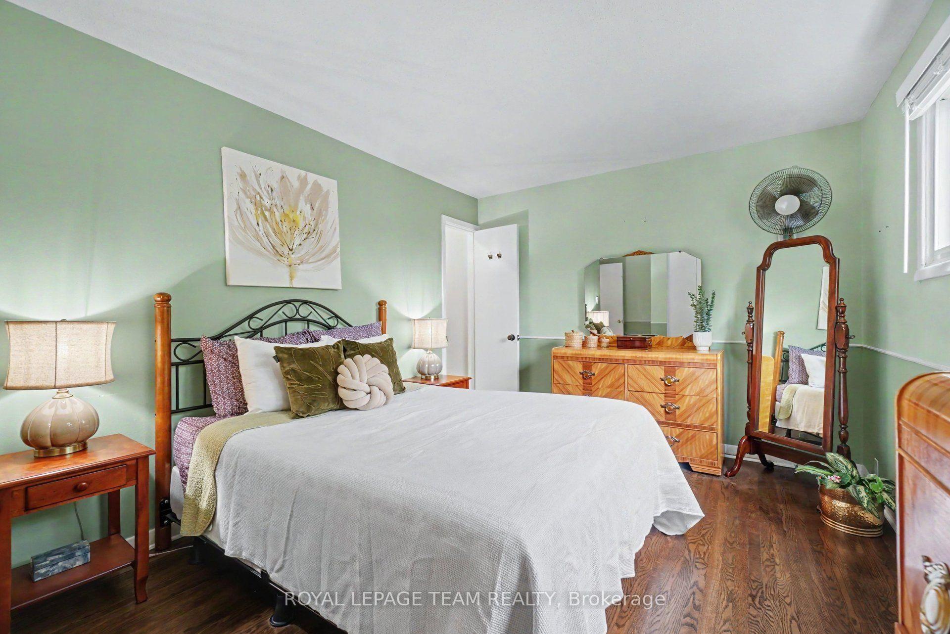 Photo 18 of 1201 Meadowlands Drive E, Ottawa, City View/Skyline/Fisher Heights/Parkwood Hills — HOMEH