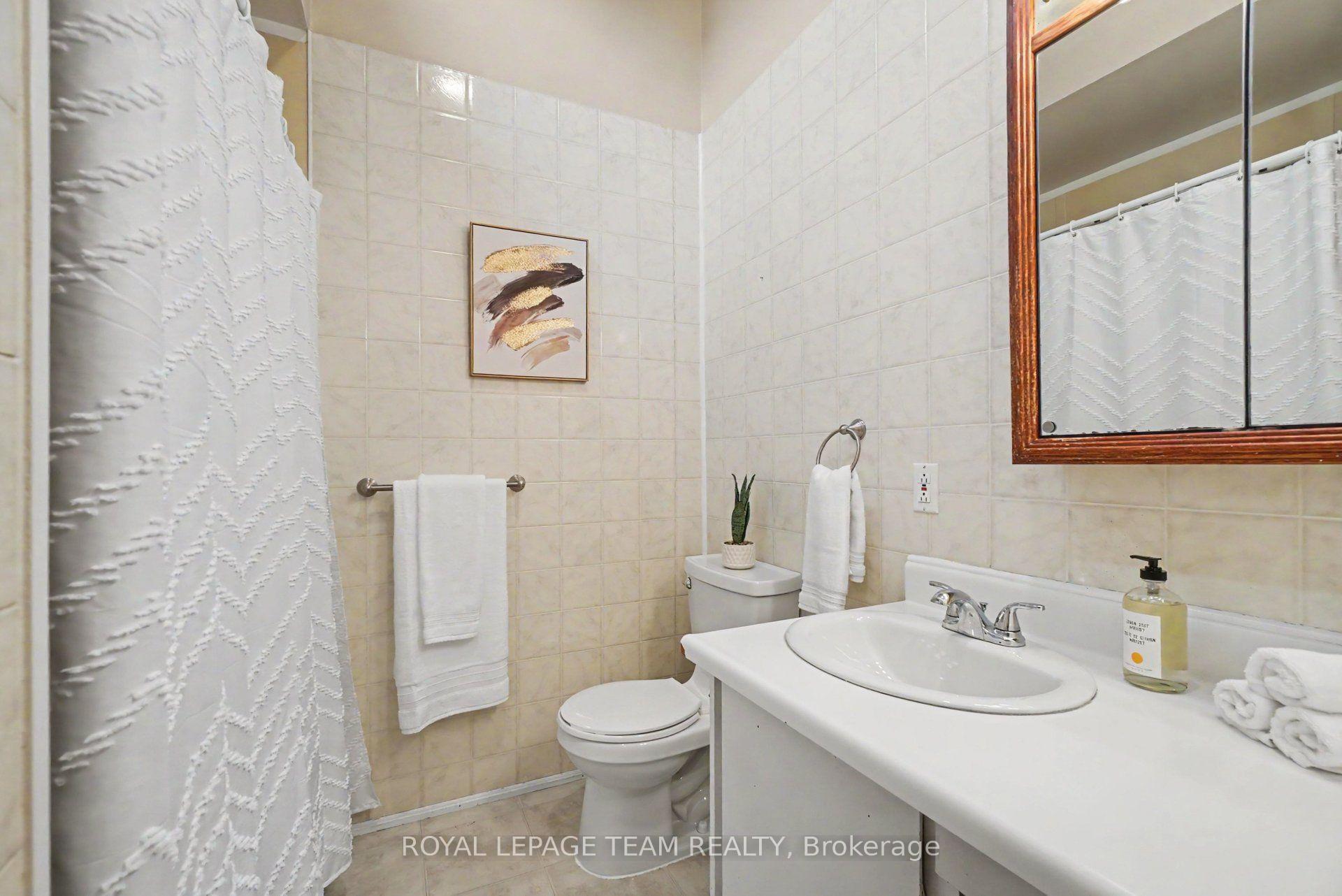Photo 20 of 1201 Meadowlands Drive E, Ottawa, City View/Skyline/Fisher Heights/Parkwood Hills — HOMEH