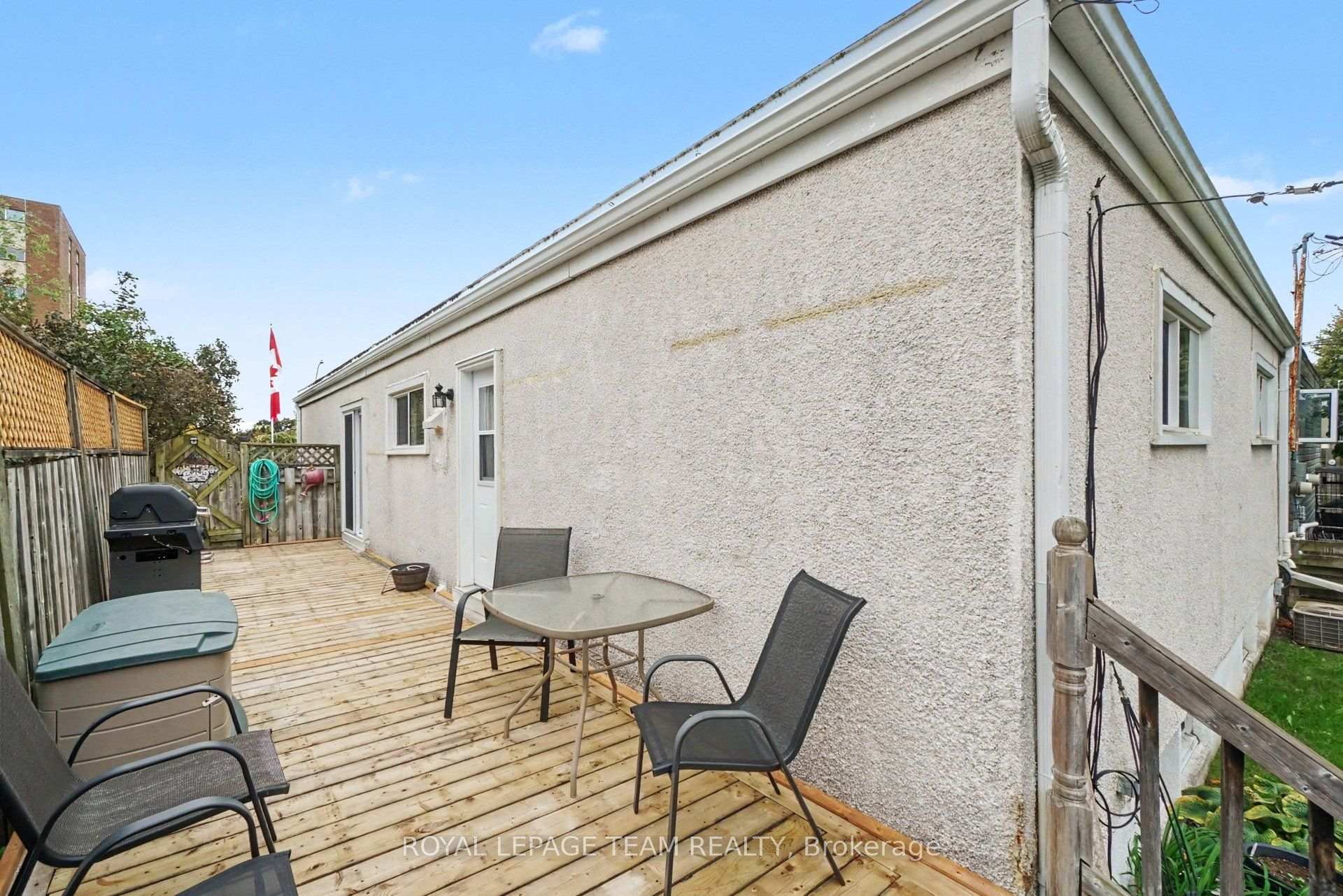Photo 25 of 1201 Meadowlands Drive E, Ottawa, City View/Skyline/Fisher Heights/Parkwood Hills — HOMEH